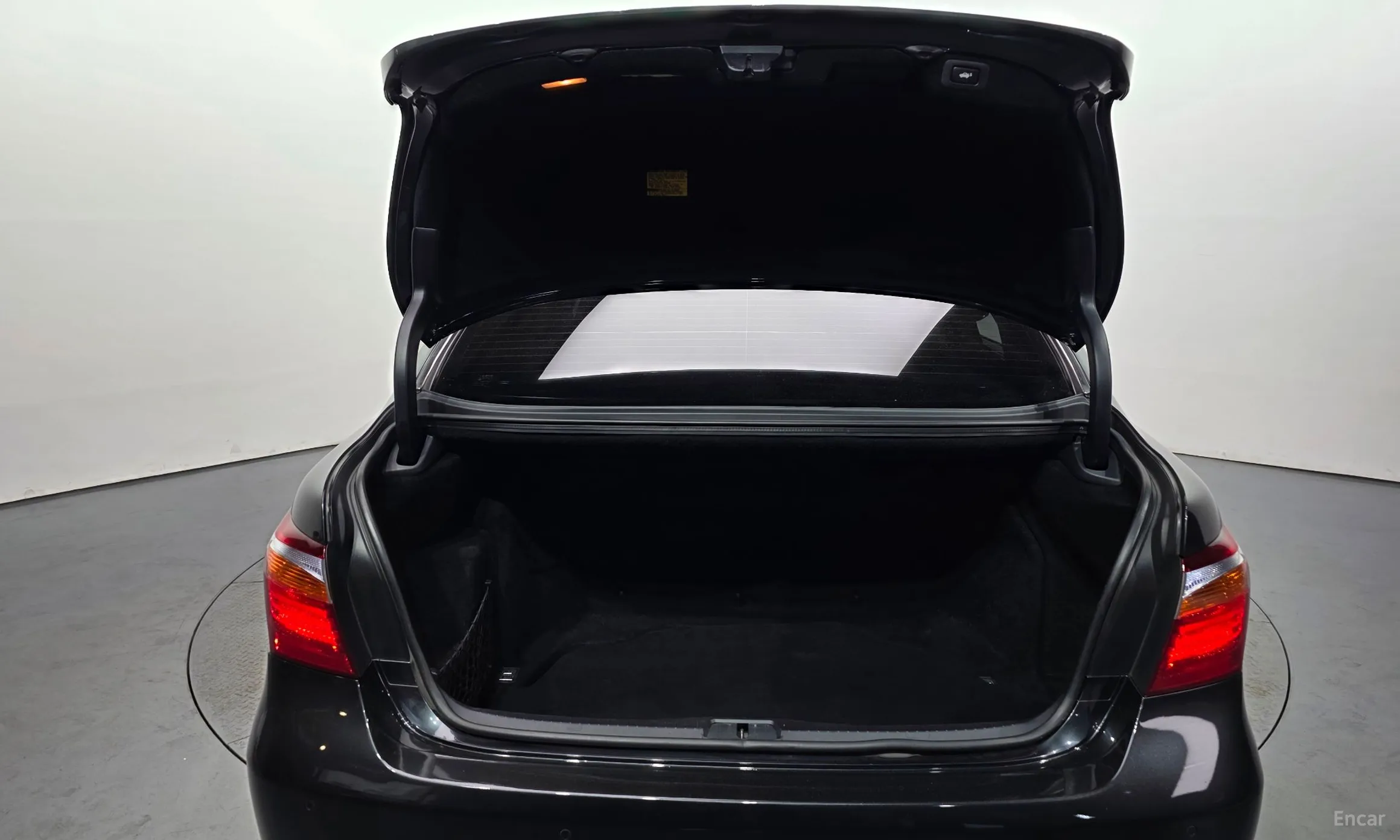 Lexus LS600hL превью 20