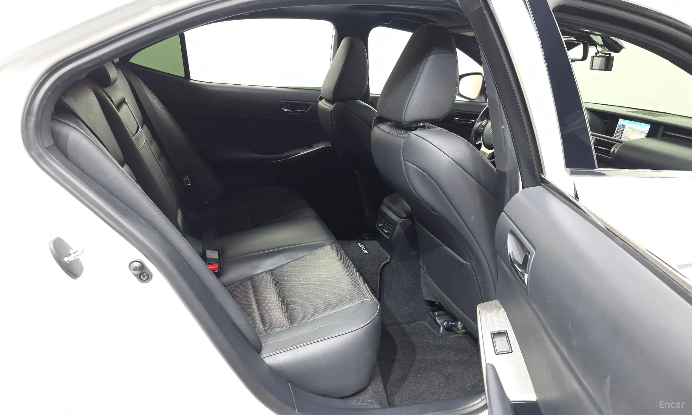 Lexus New IS200t превью 12