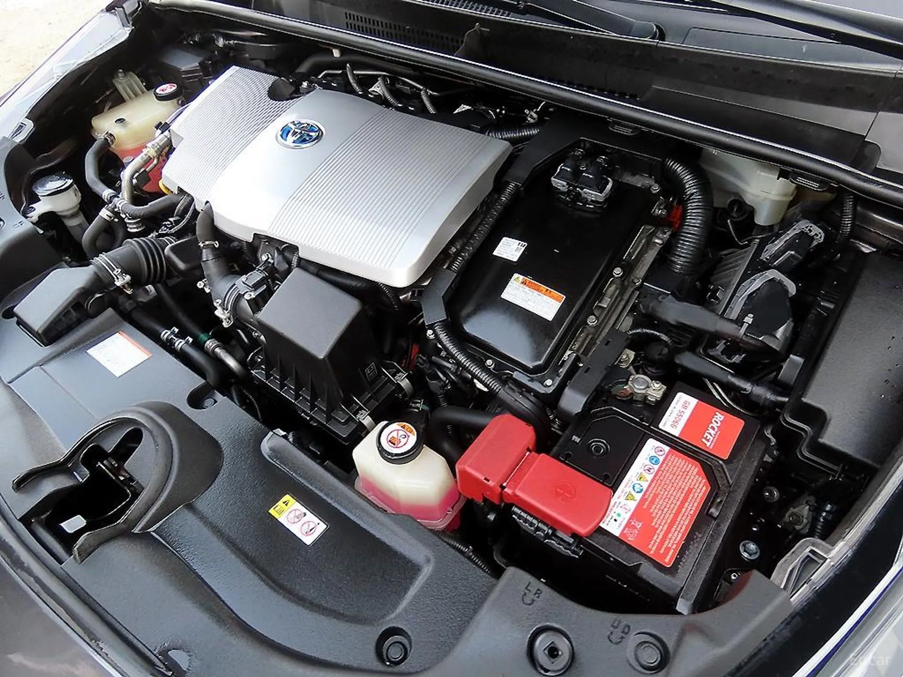 Toyota Prius 4th Generation превью 19