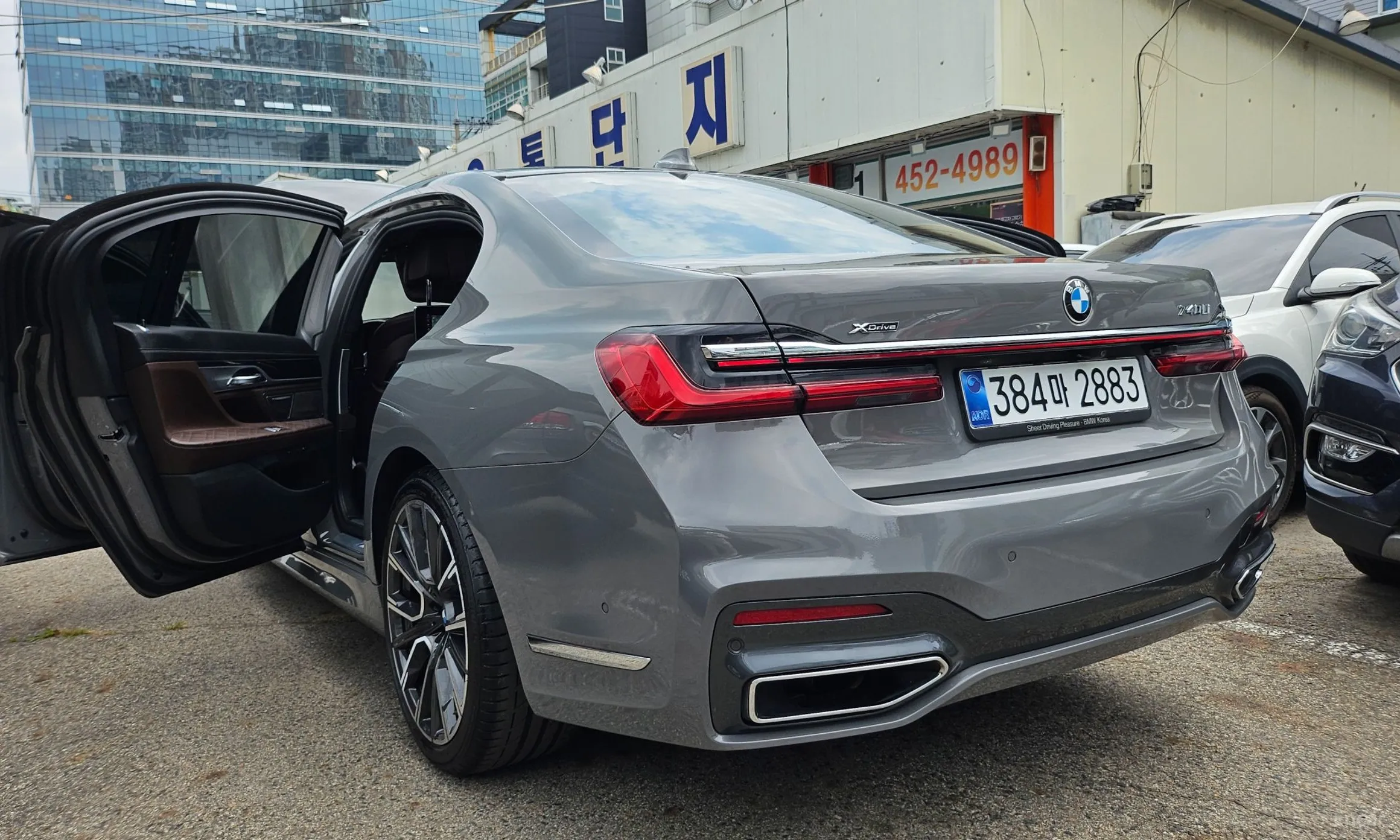 BMW 7 Series (G11) превью 15