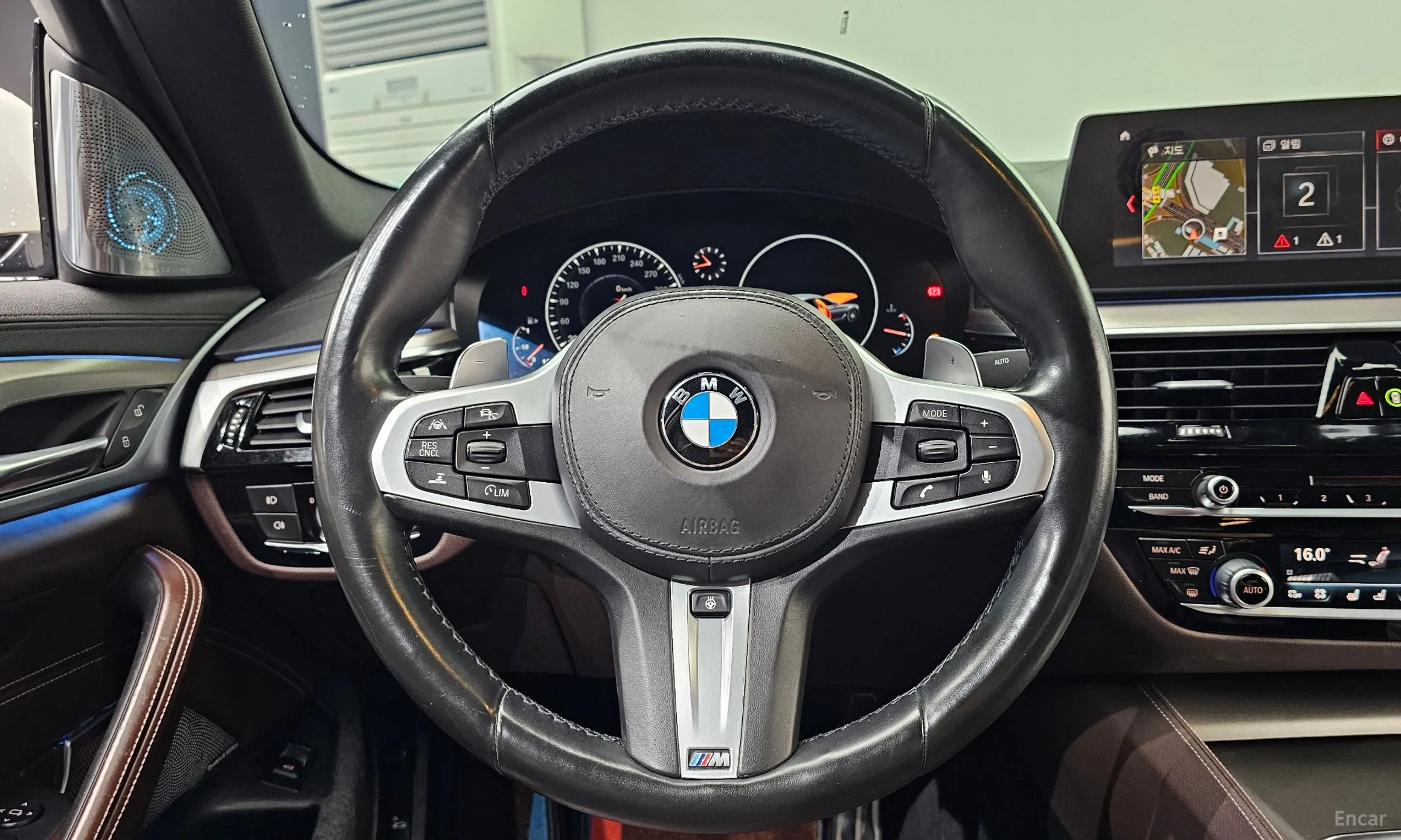 BMW 5 Series (G30) превью 13
