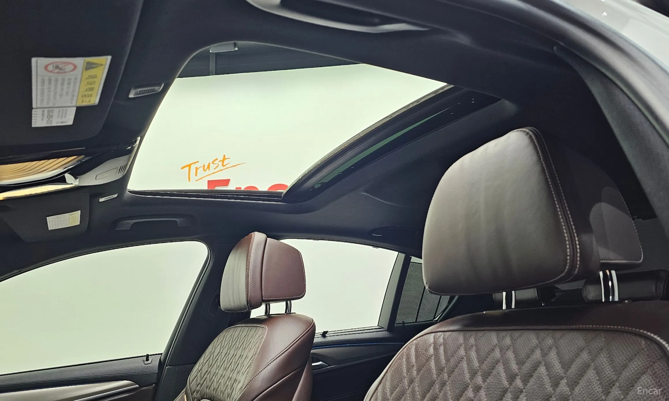BMW 5 Series (G30) превью 19