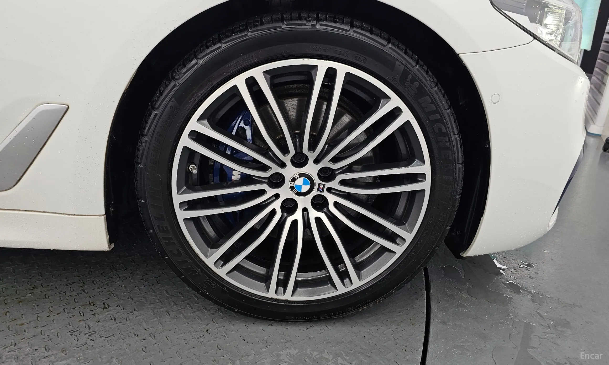 BMW 5 Series (G30) превью 5