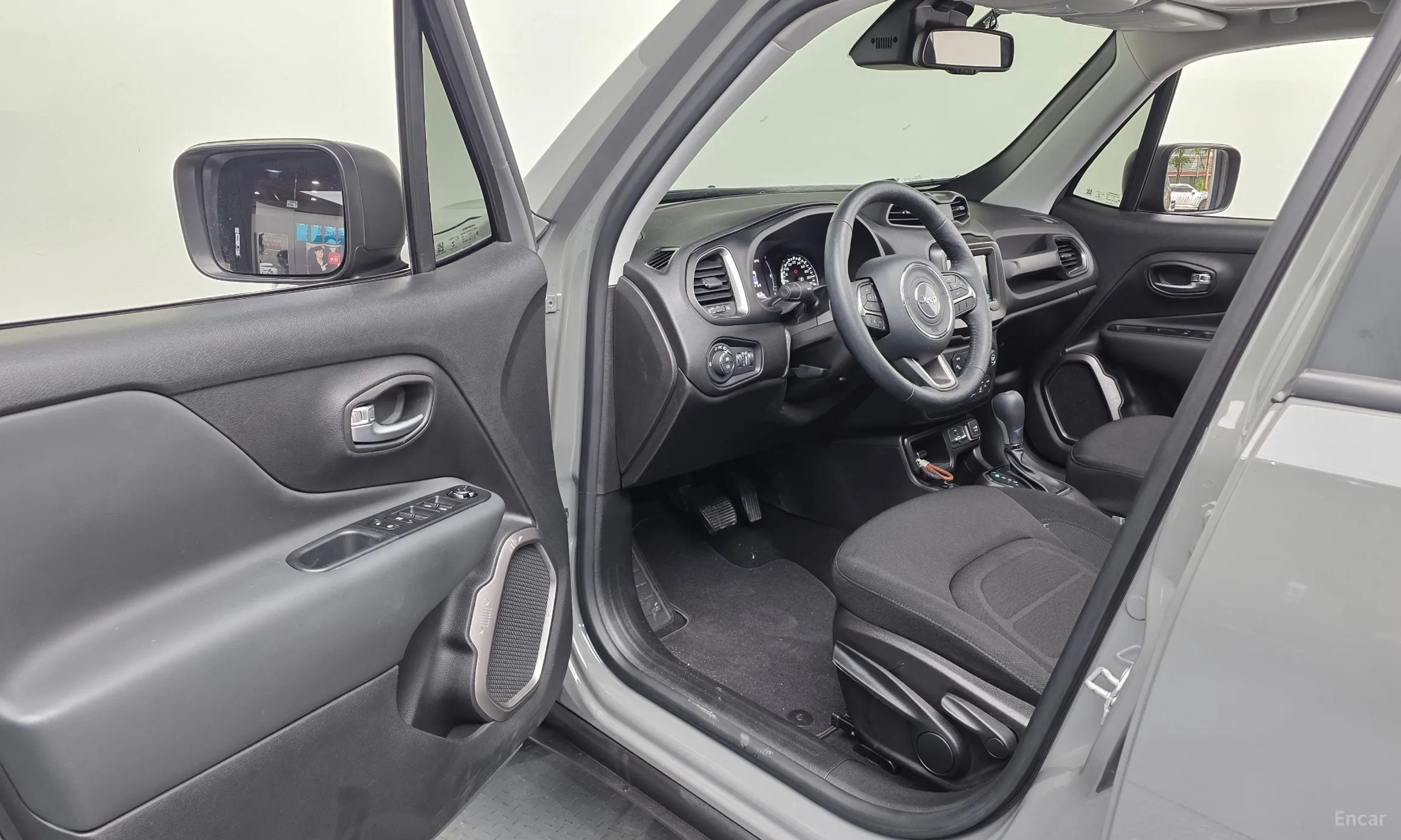 Jeep Renegade превью 10