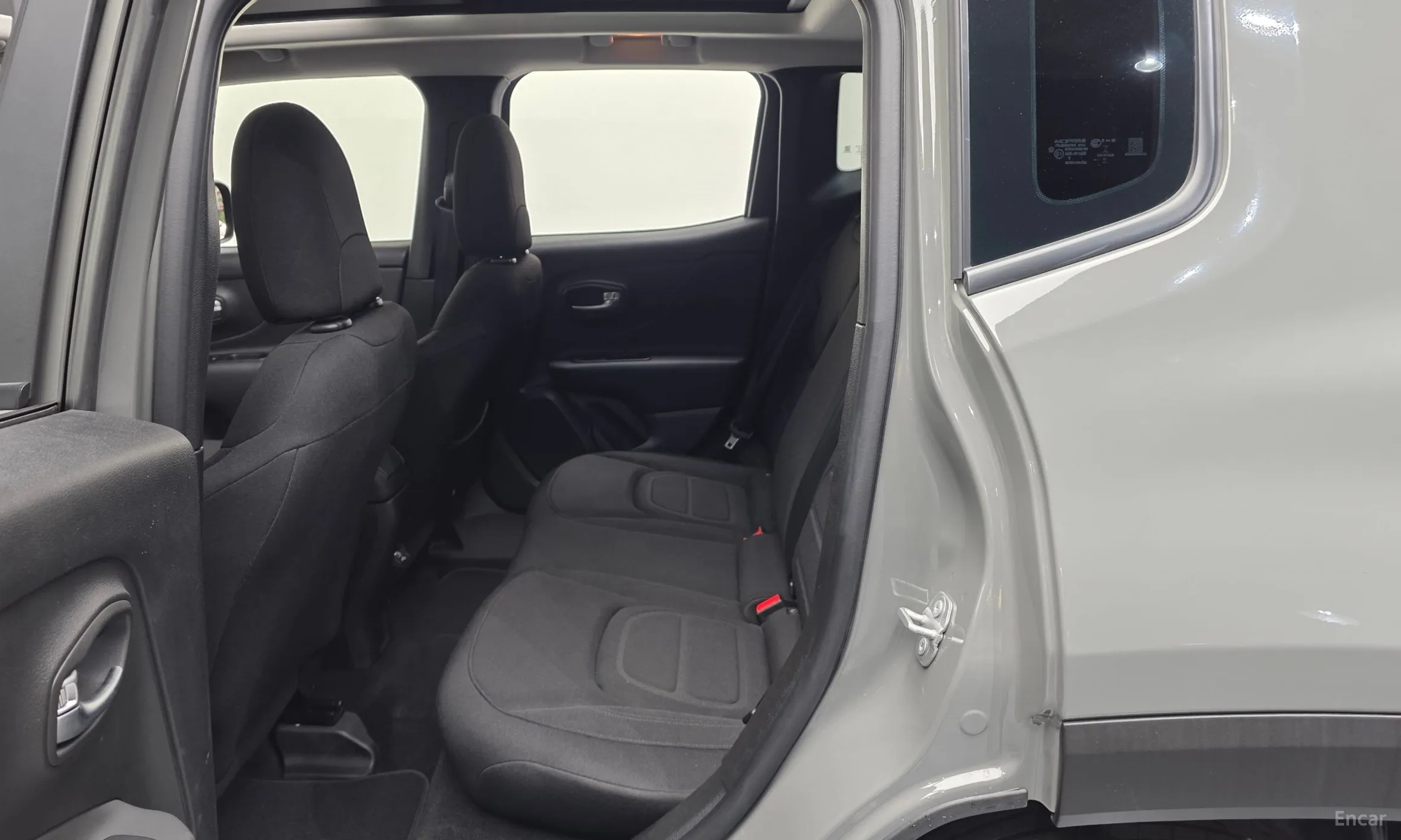 Jeep Renegade превью 12