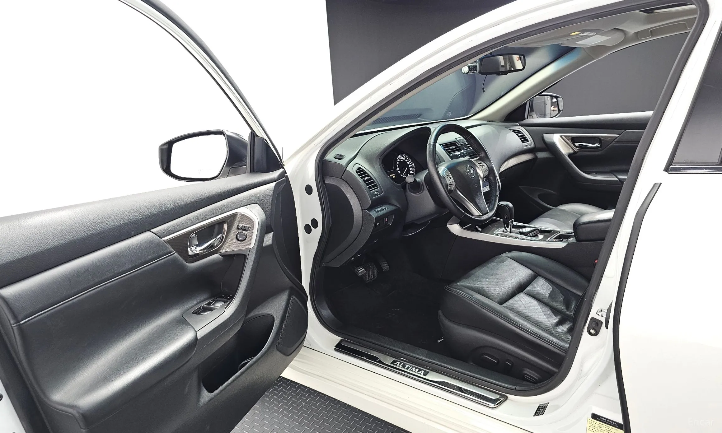 Nissan Altima превью 10