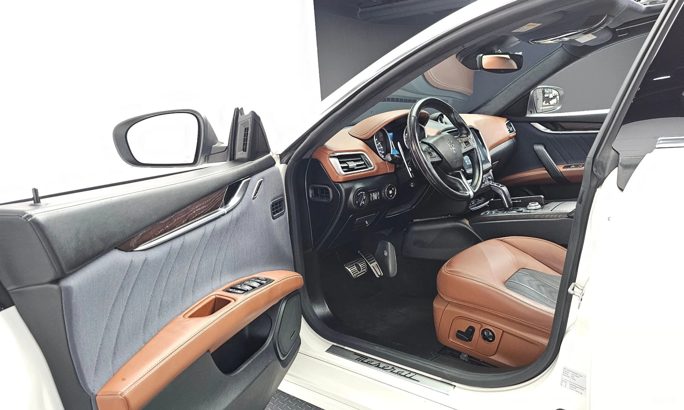 Maserati Ghibli превью 10