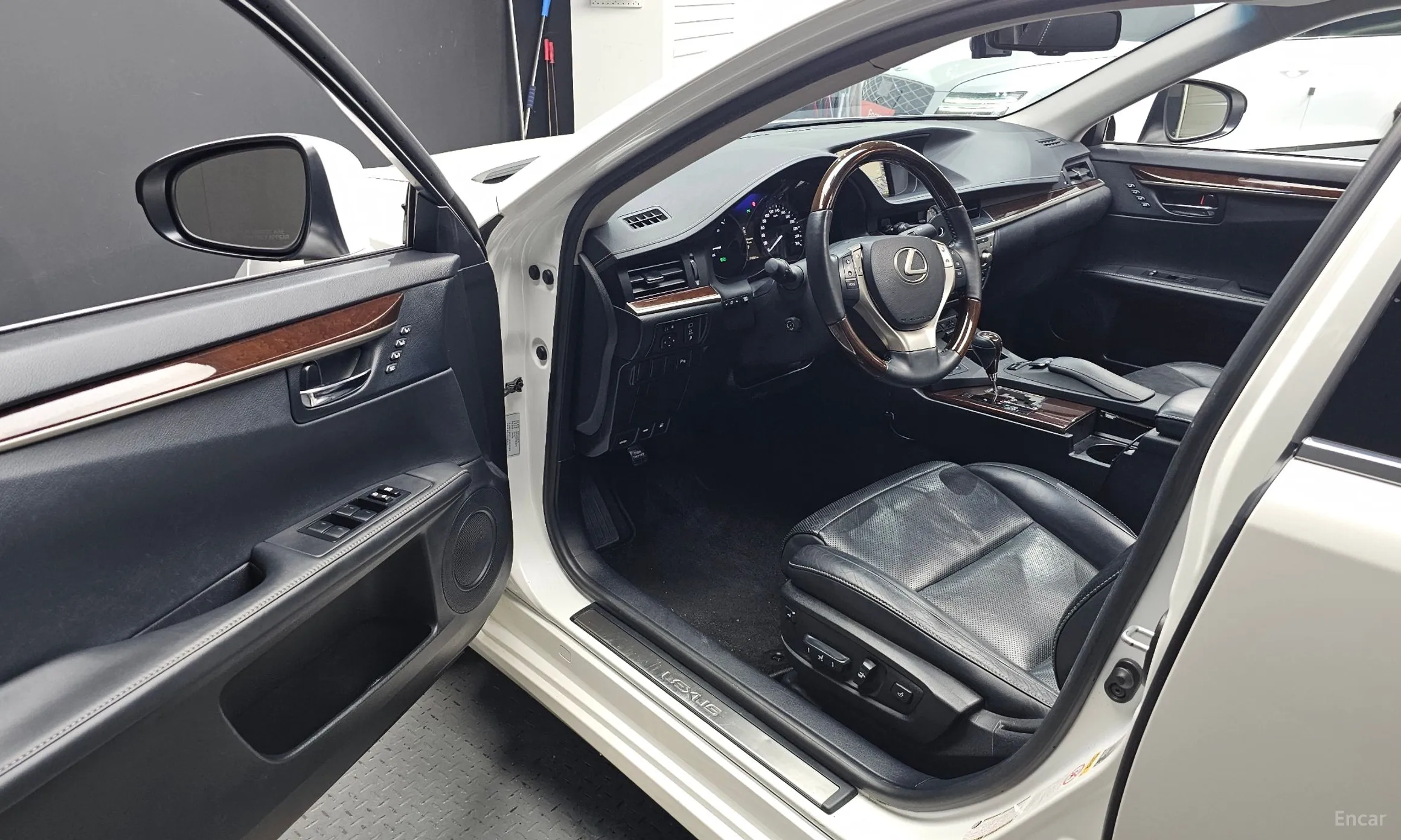 Lexus New ES300h превью 10