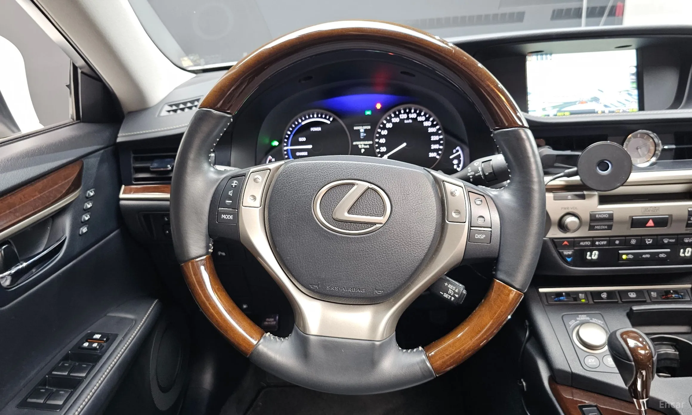 Lexus New ES300h превью 12
