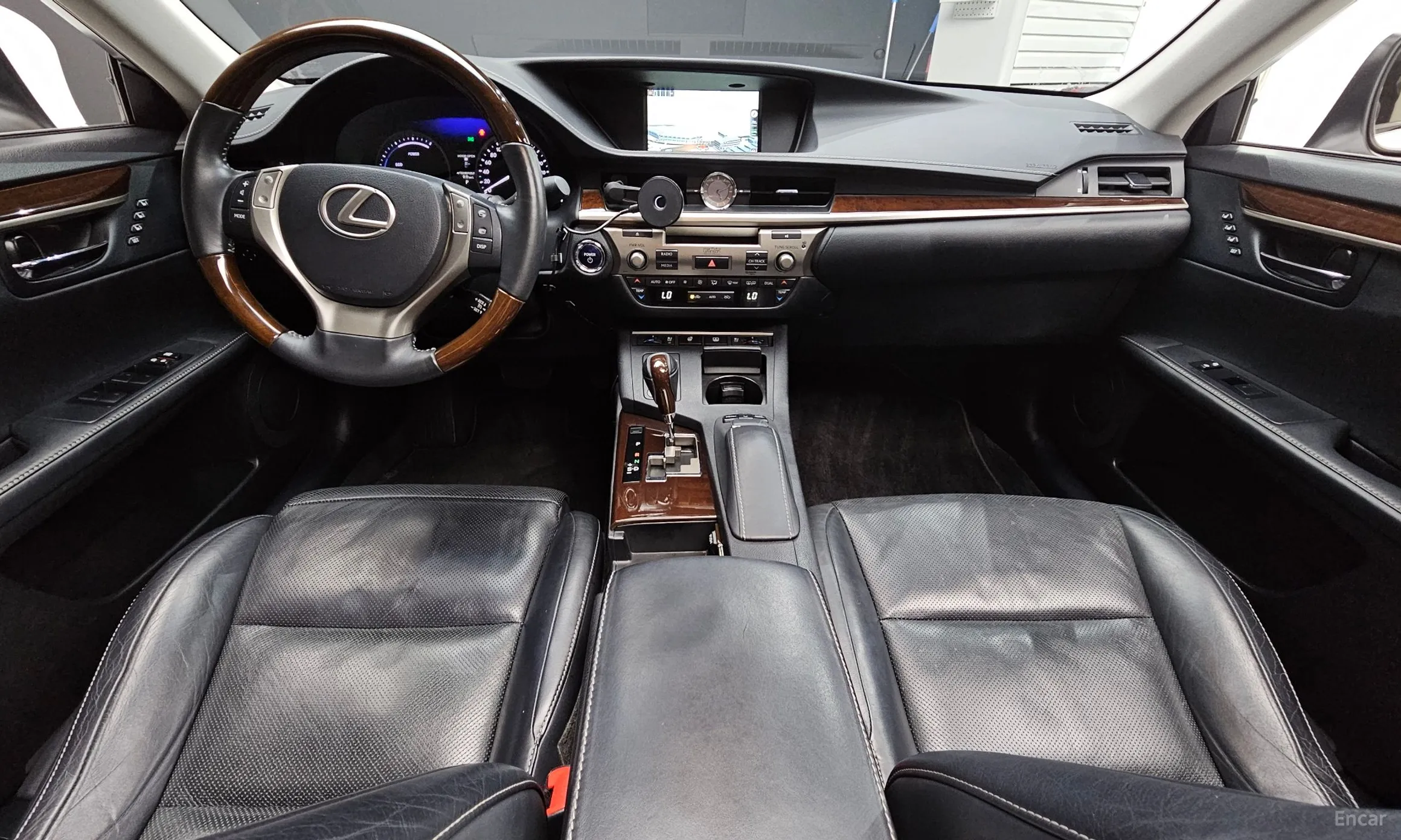 Lexus New ES300h превью 7