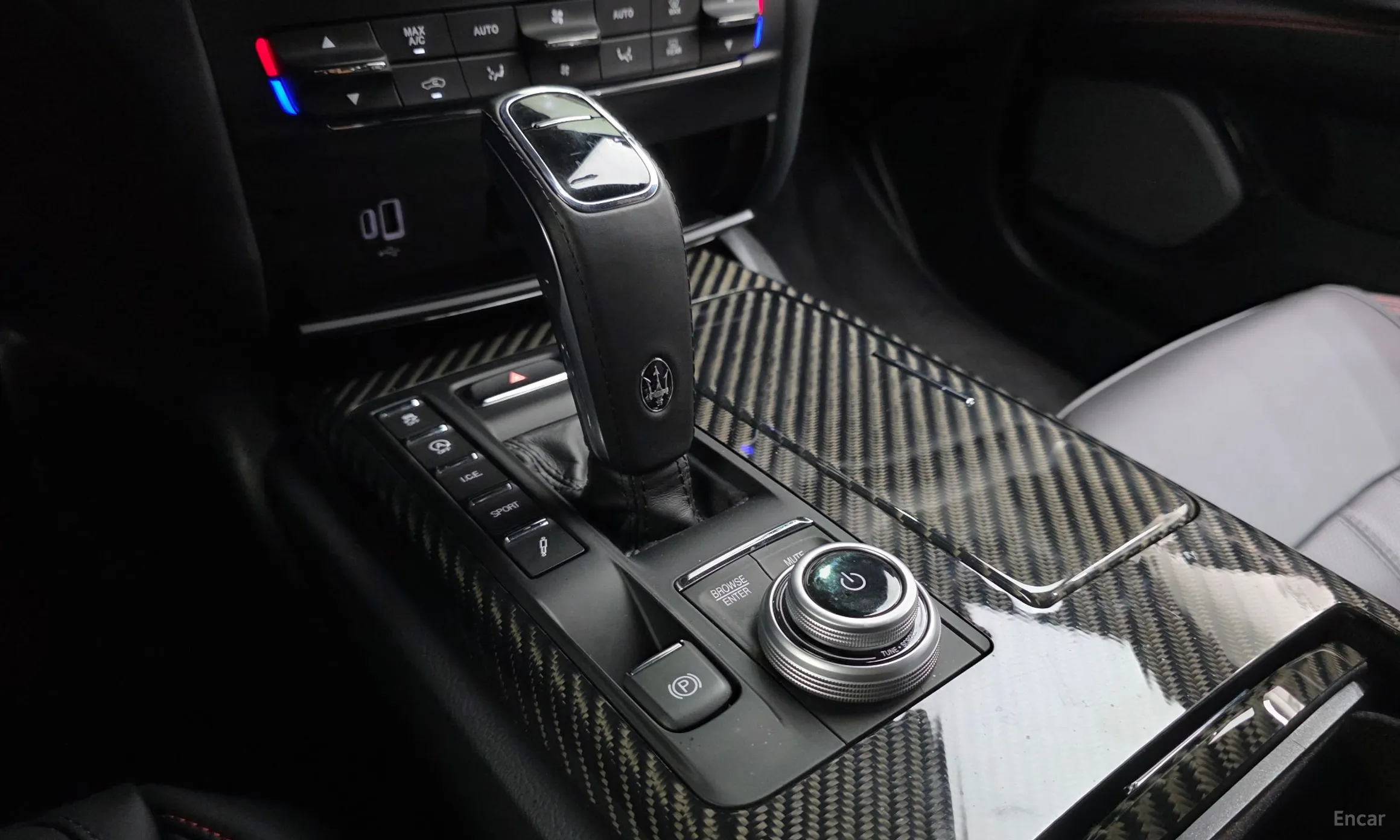 Maserati Ghibli превью 9
