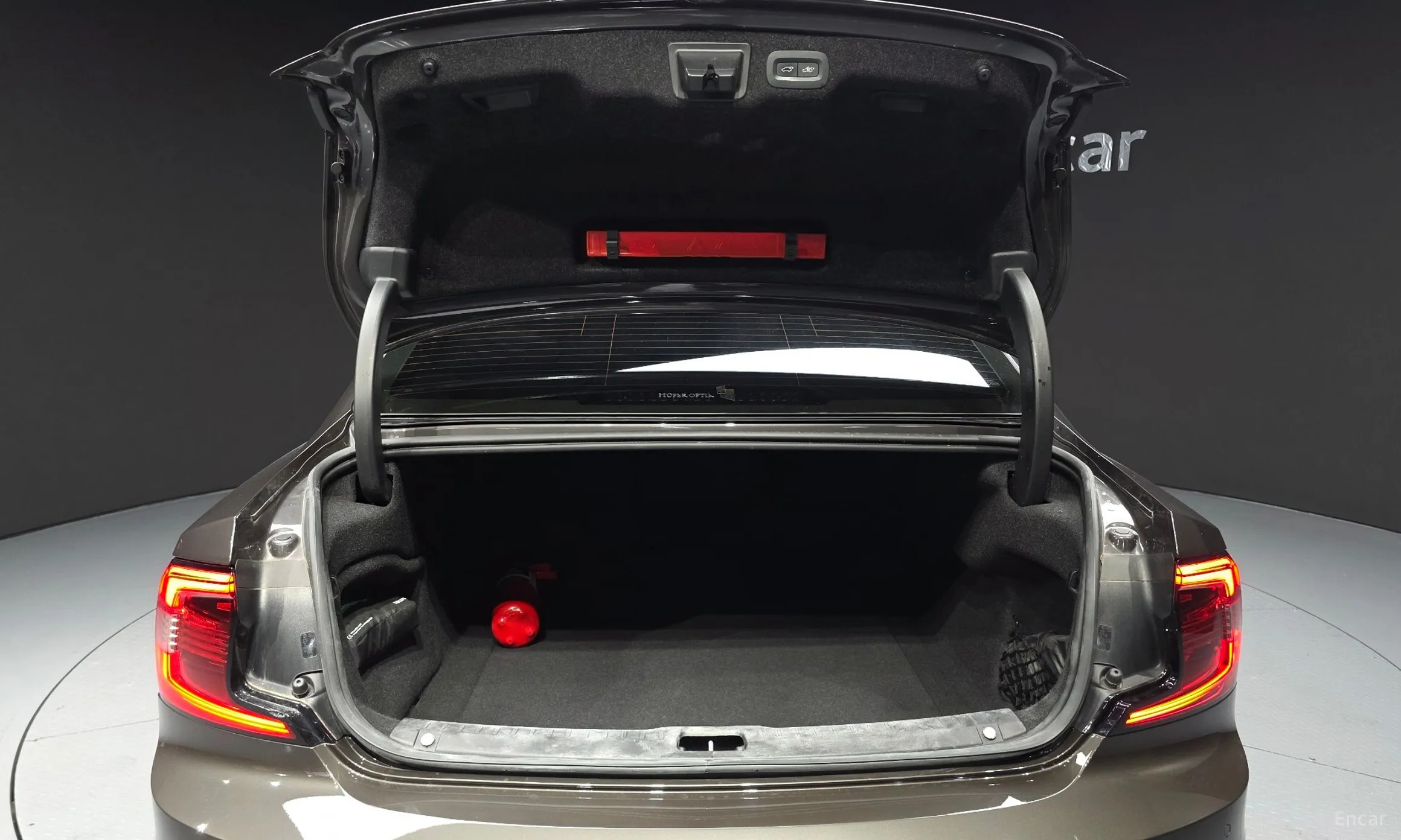Volvo S90 превью 19