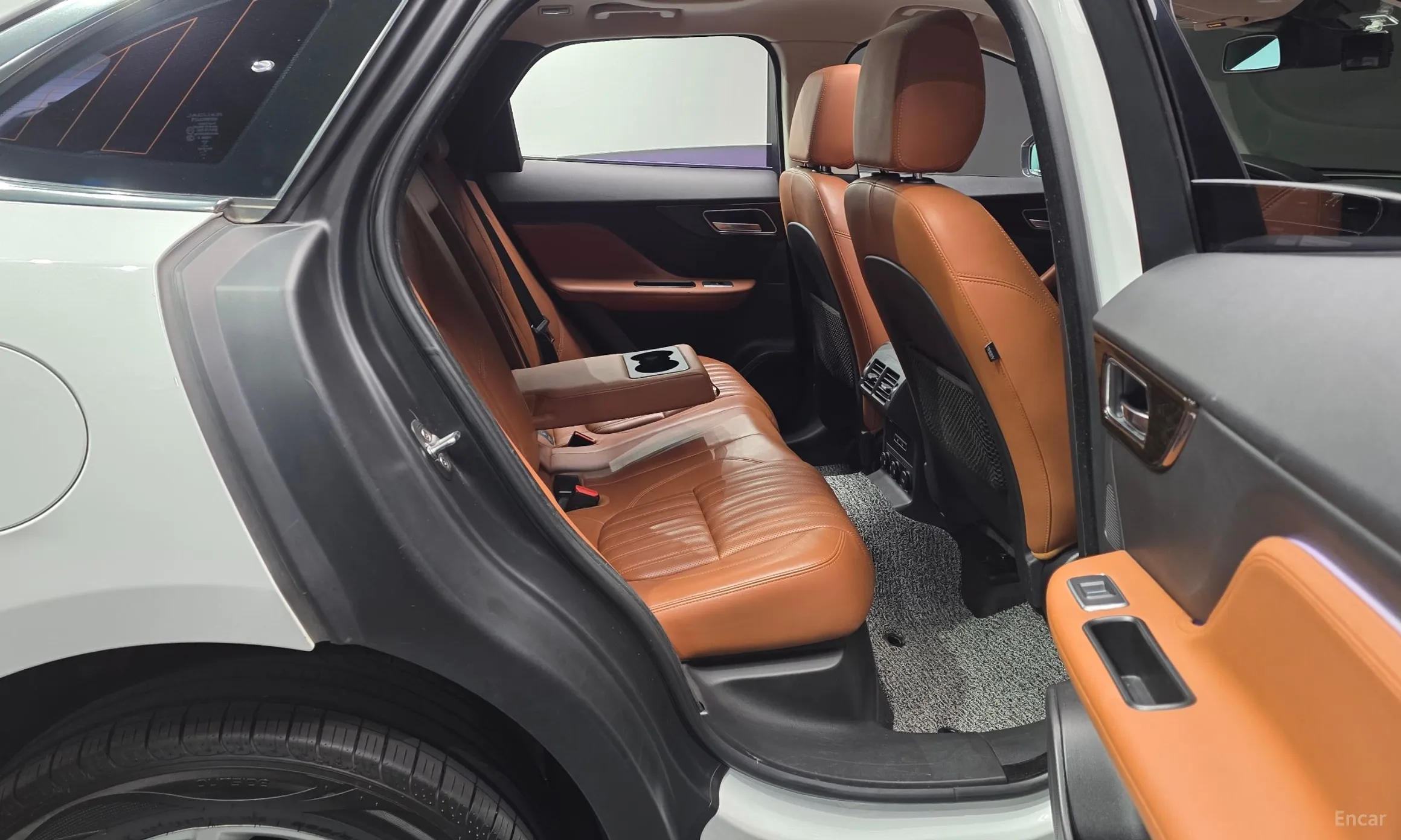 Jaguar F-PACE превью 11