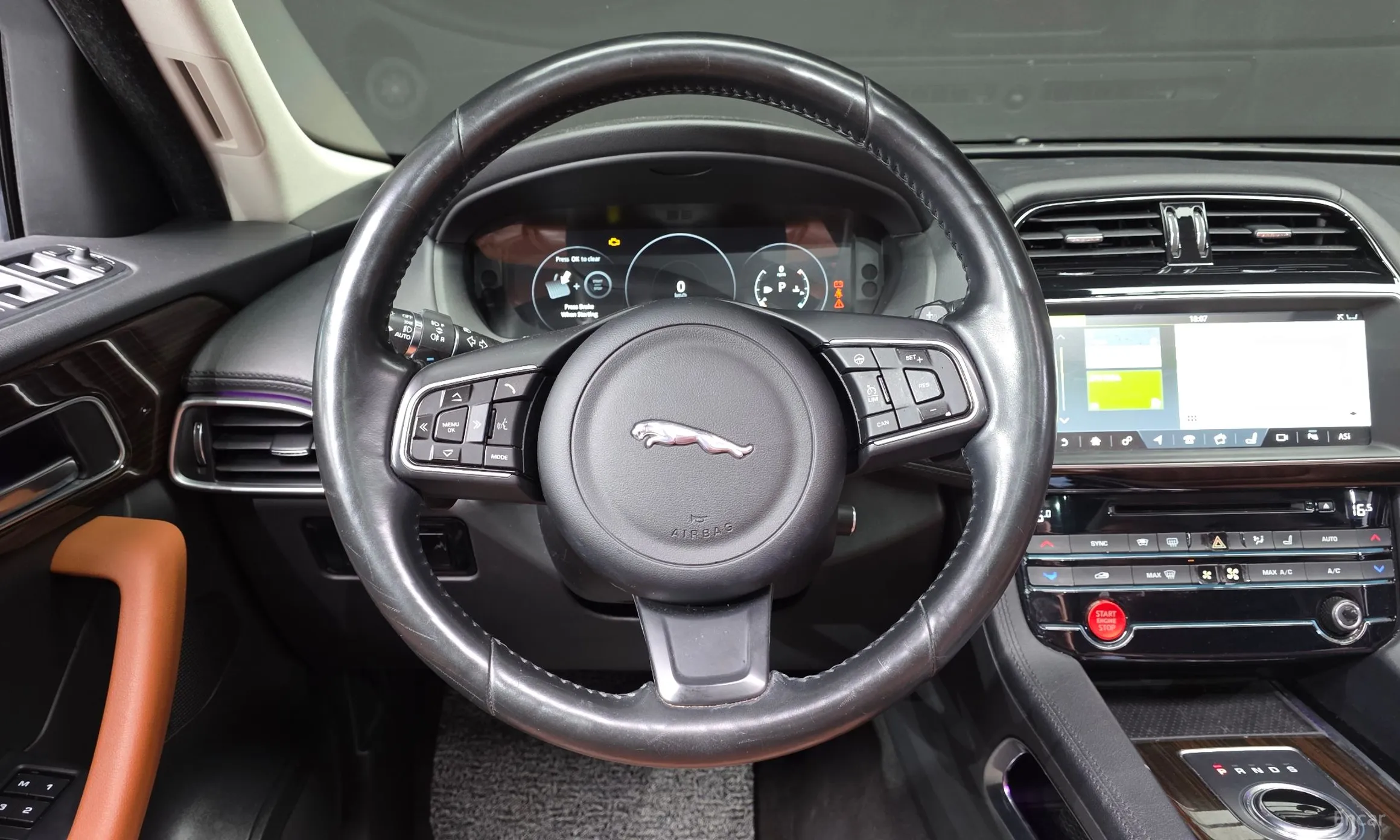 Jaguar F-PACE превью 15