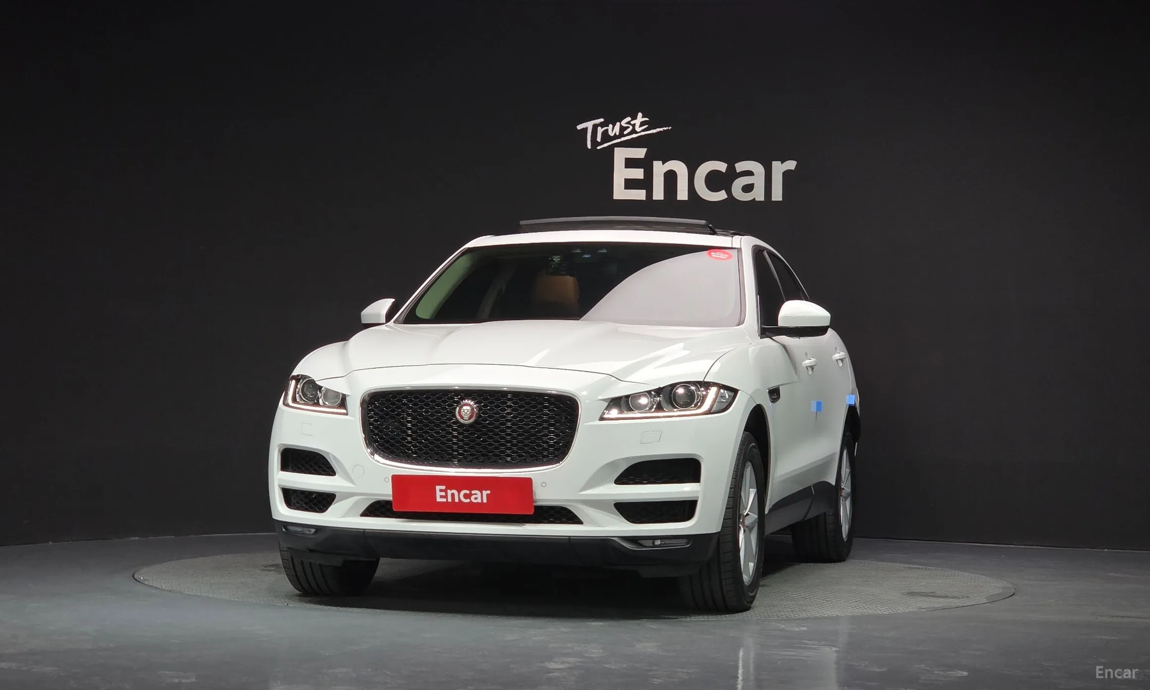 Jaguar F-PACE превью 3