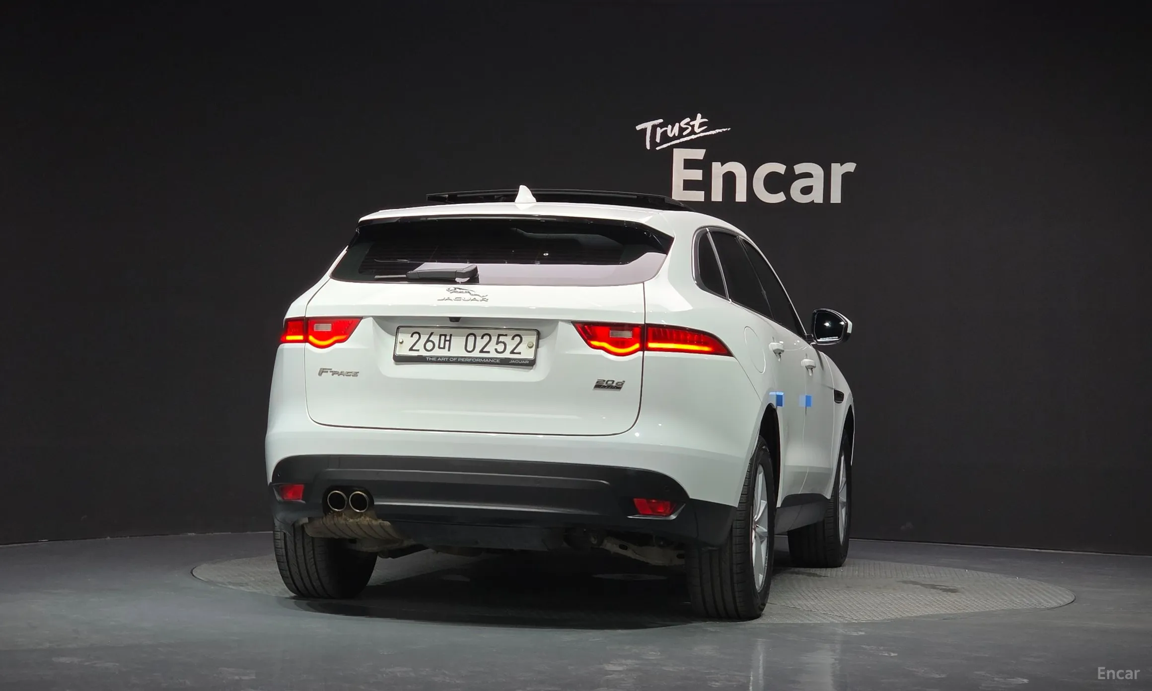 Jaguar F-PACE превью 4