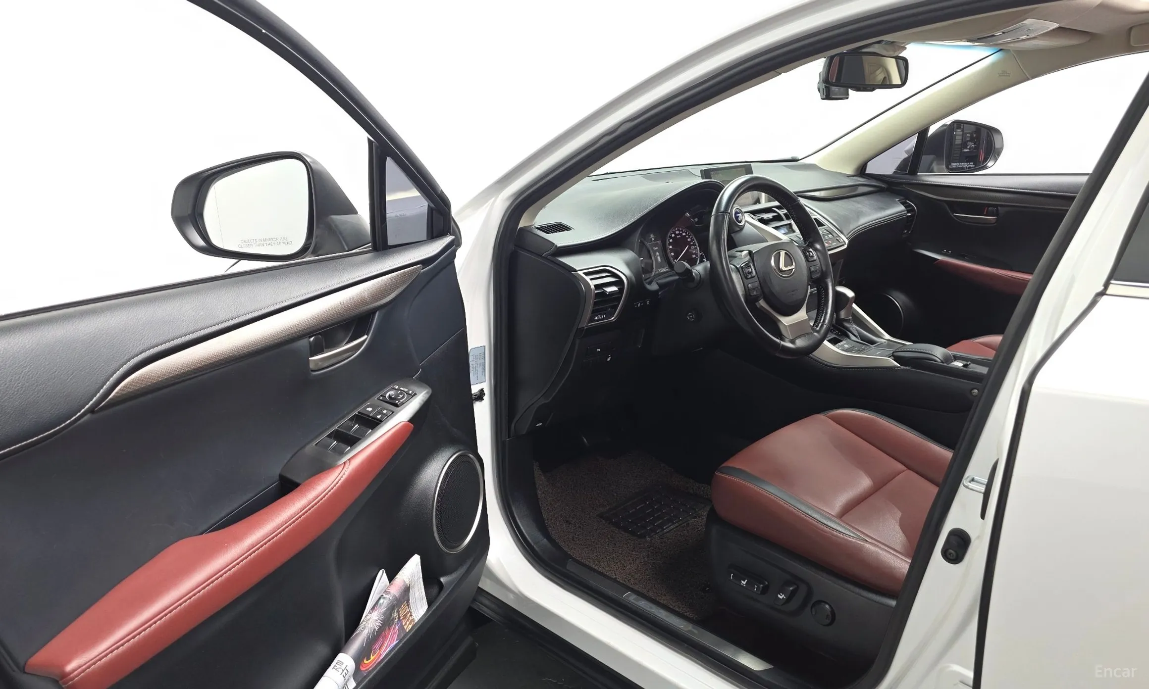 Lexus NX300h превью 10