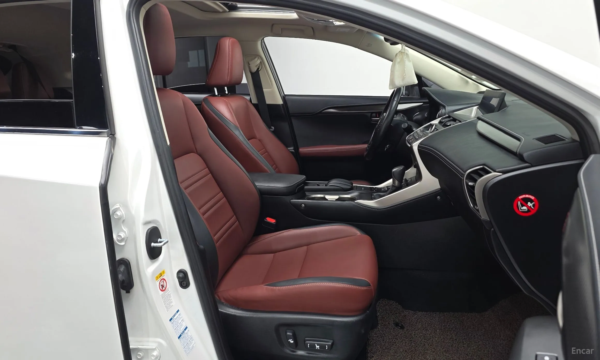 Lexus NX300h превью 11
