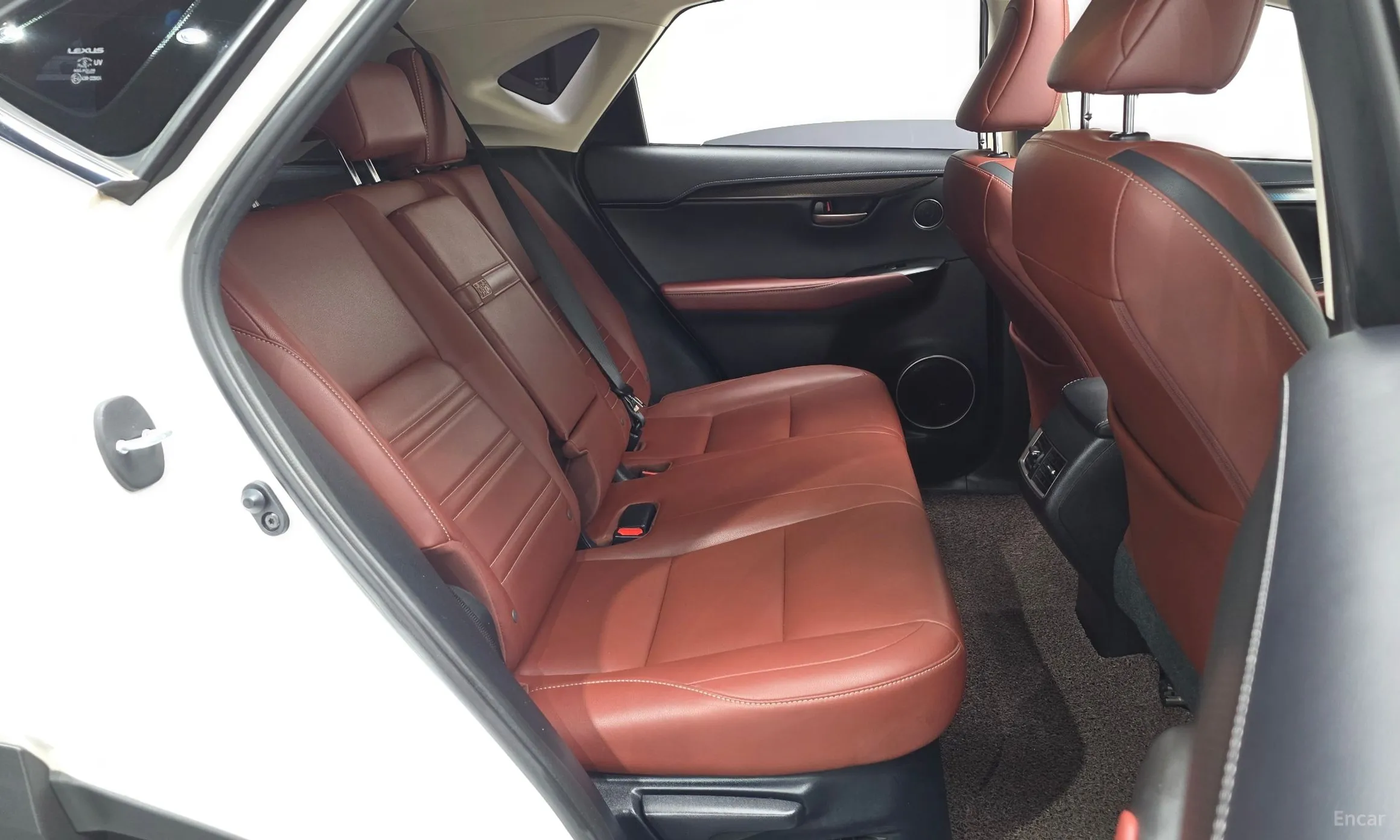 Lexus NX300h превью 12