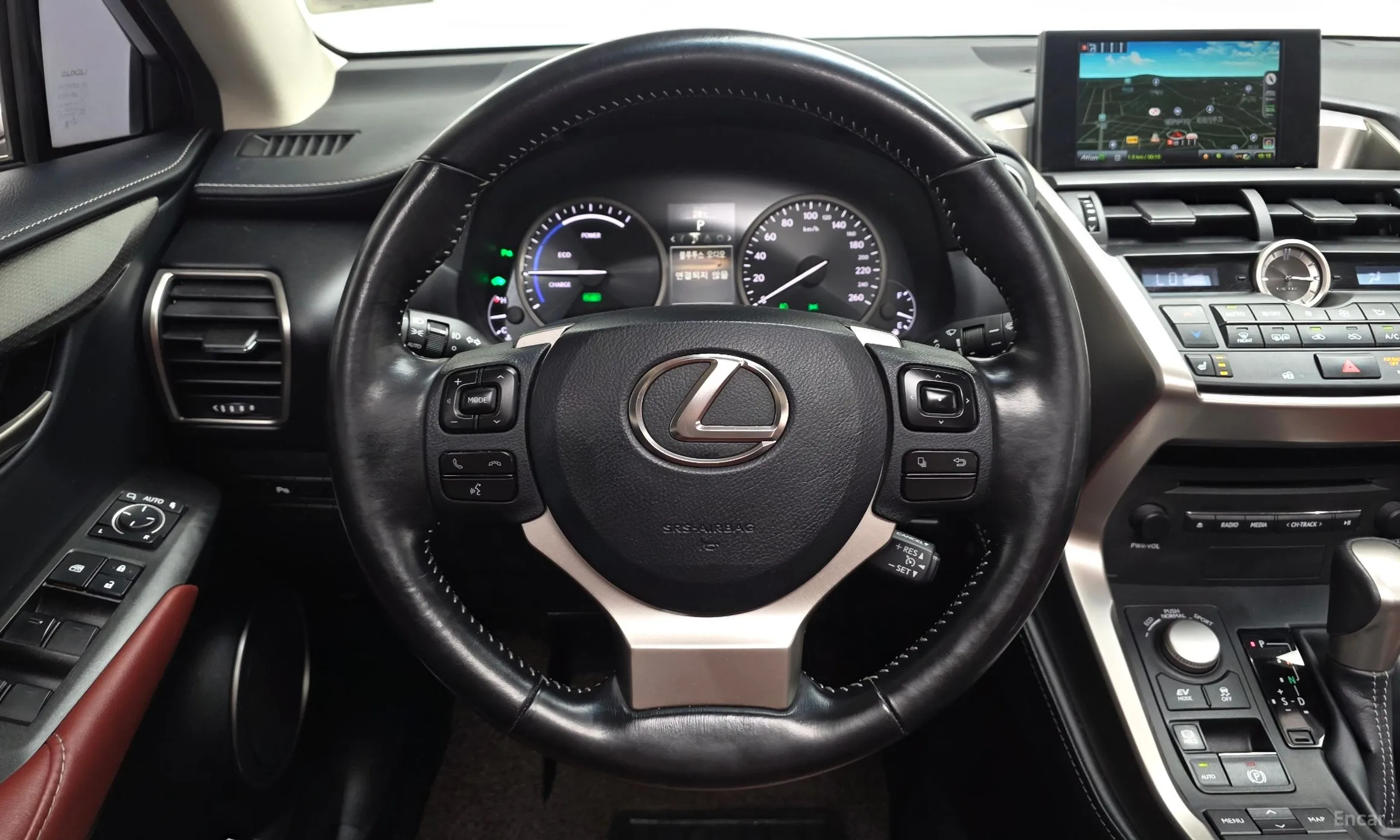 Lexus NX300h превью 13