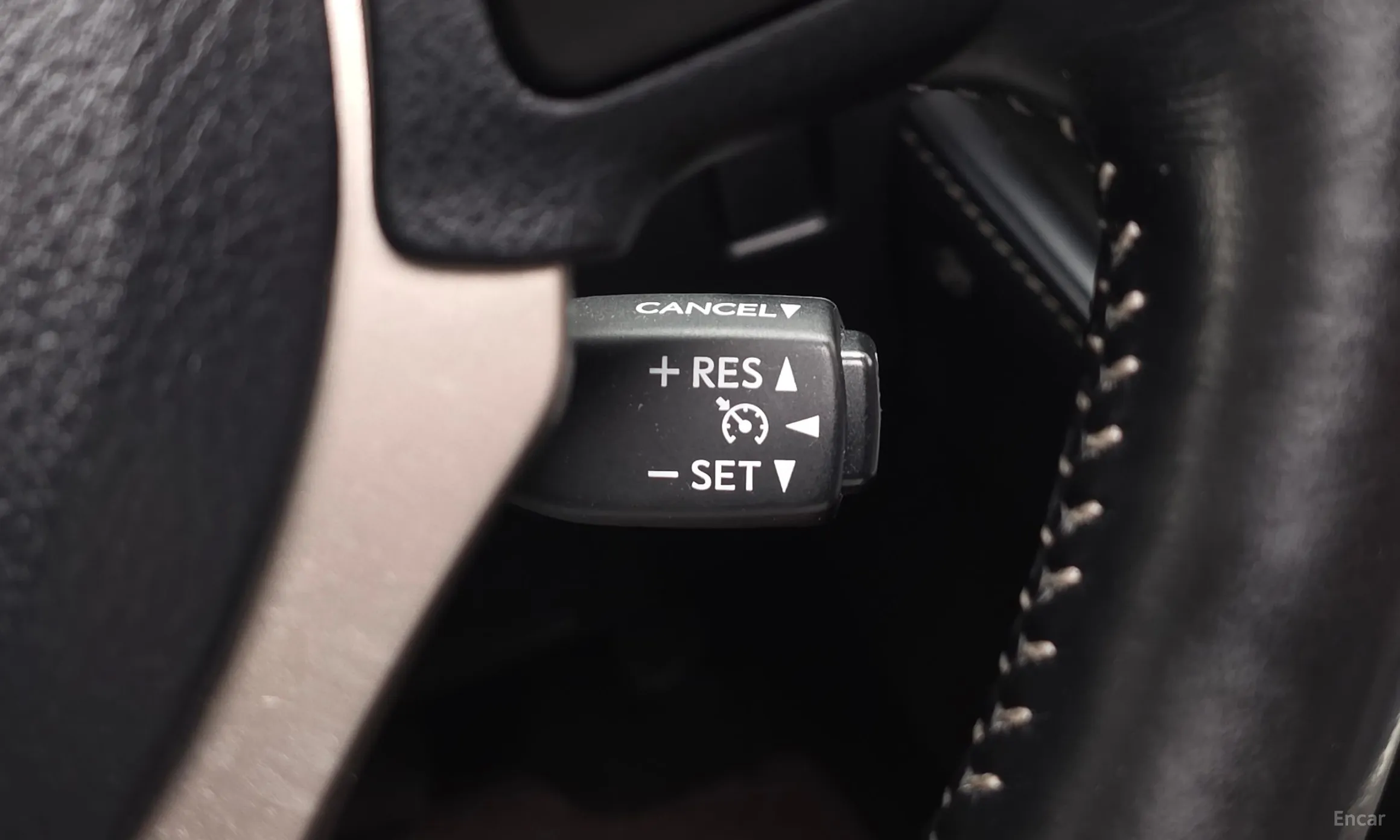 Lexus NX300h превью 17