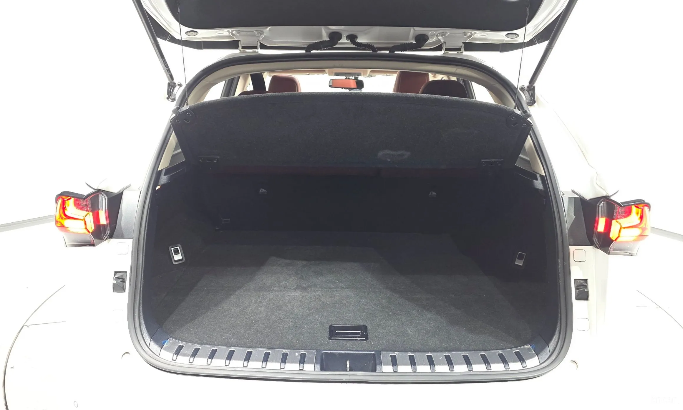 Lexus NX300h превью 20