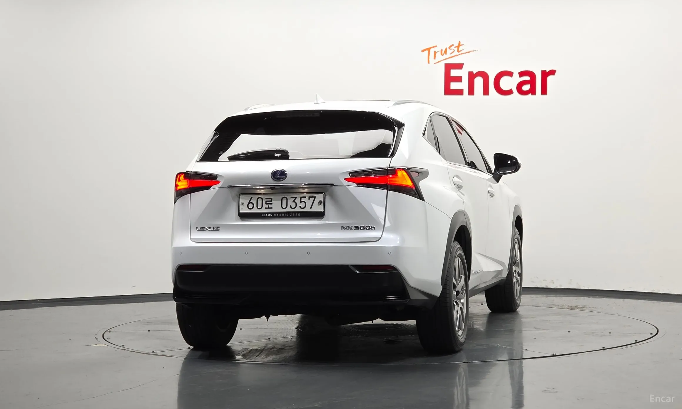 Lexus NX300h превью 4
