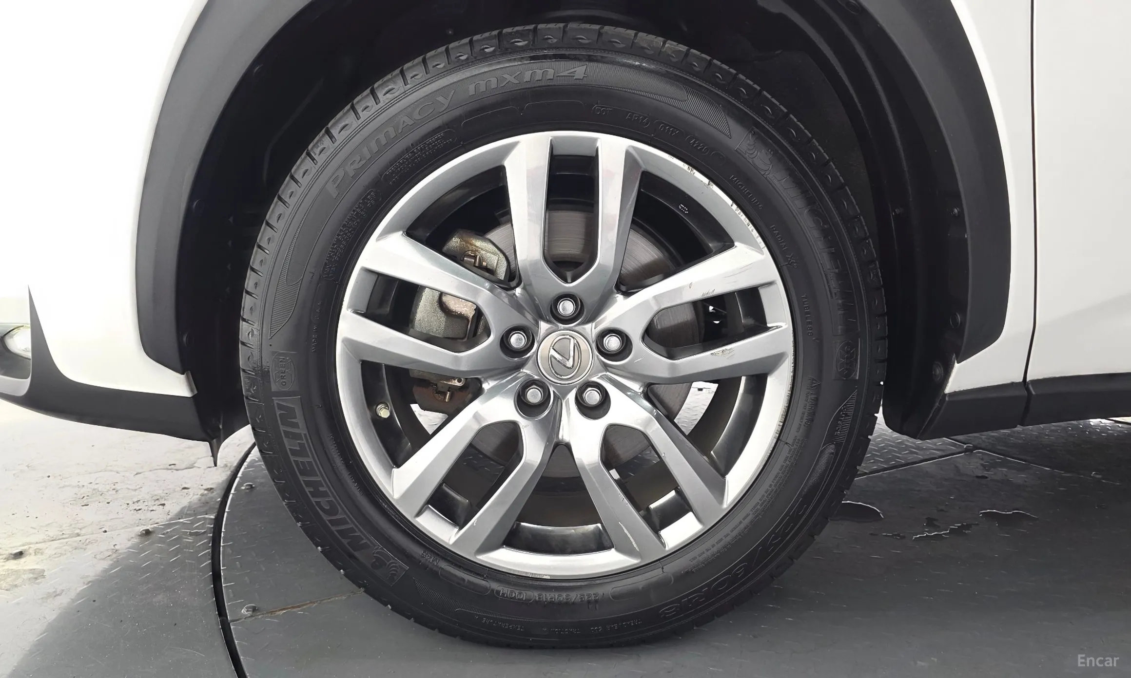 Lexus NX300h превью 5