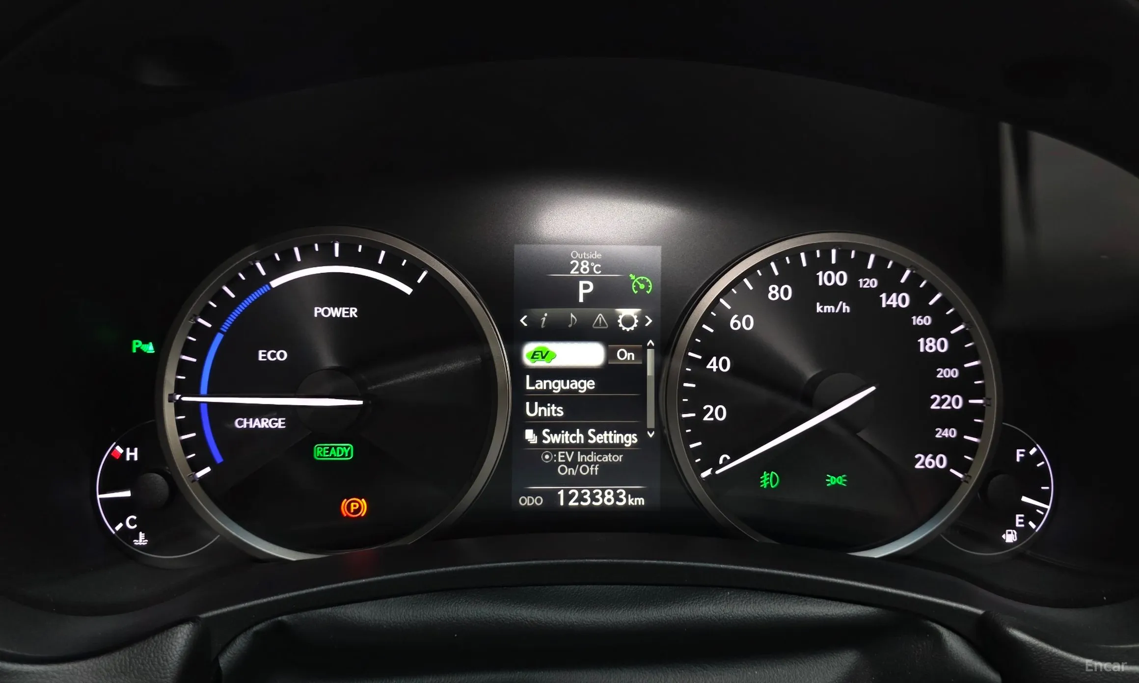Lexus NX300h превью 8
