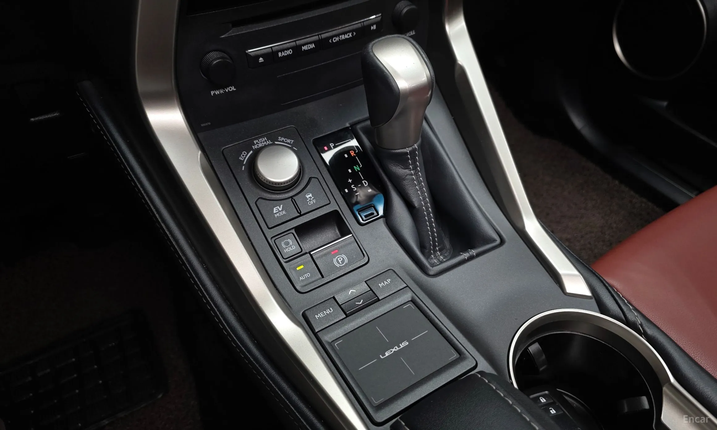 Lexus NX300h превью 9