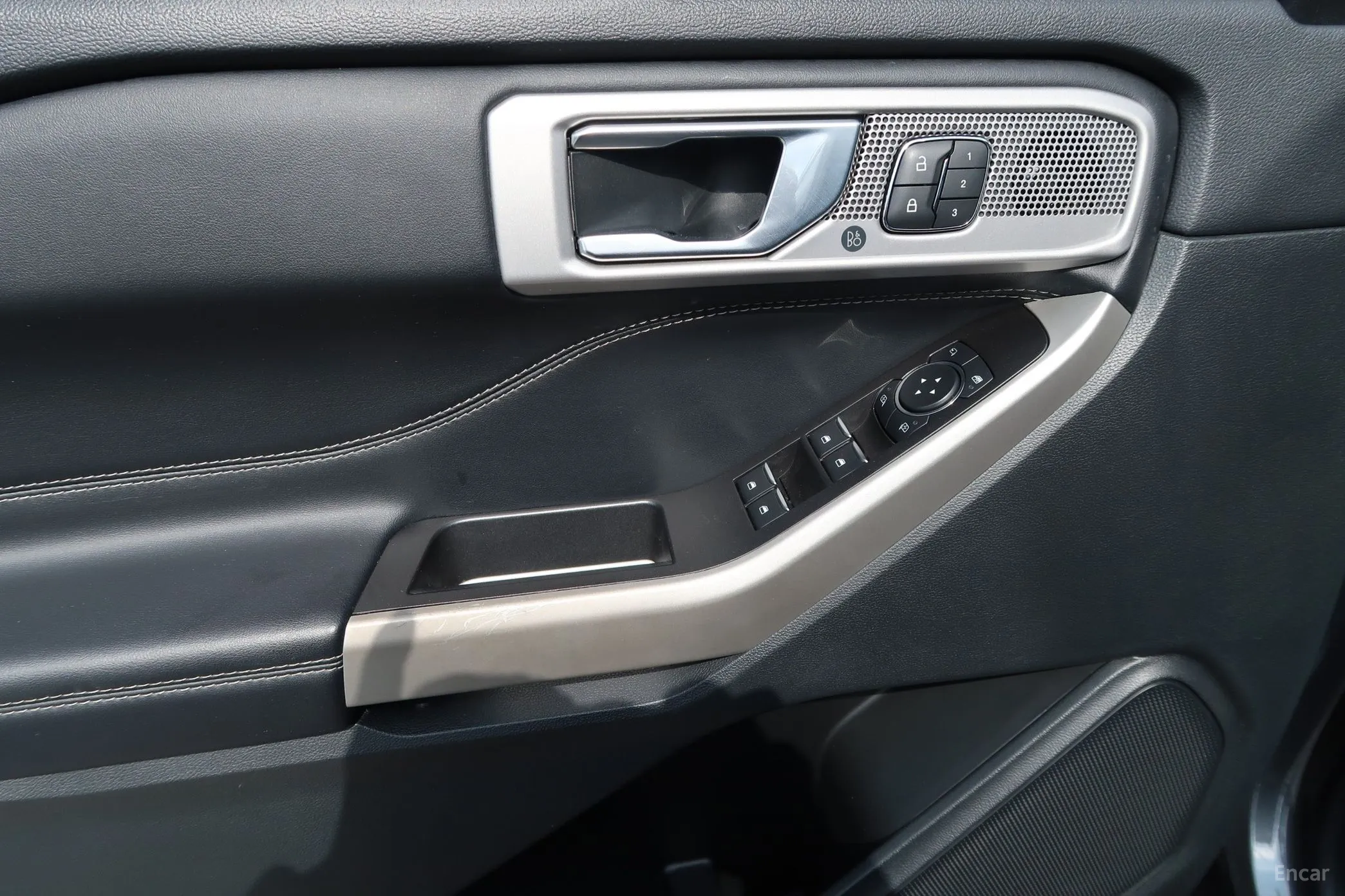 Ford Explorer 6th Generation превью 10