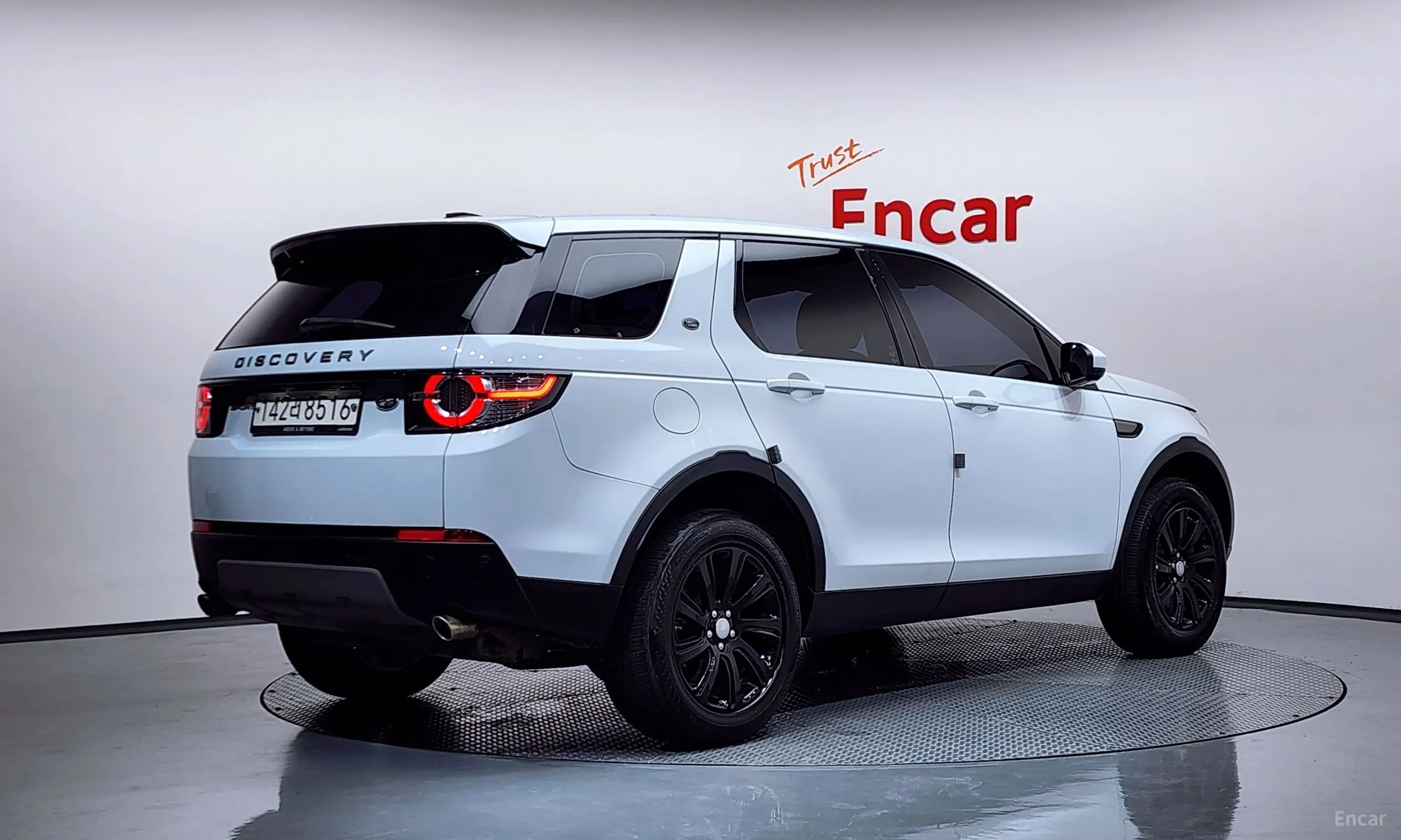 Land Rover Discovery Sports превью 2
