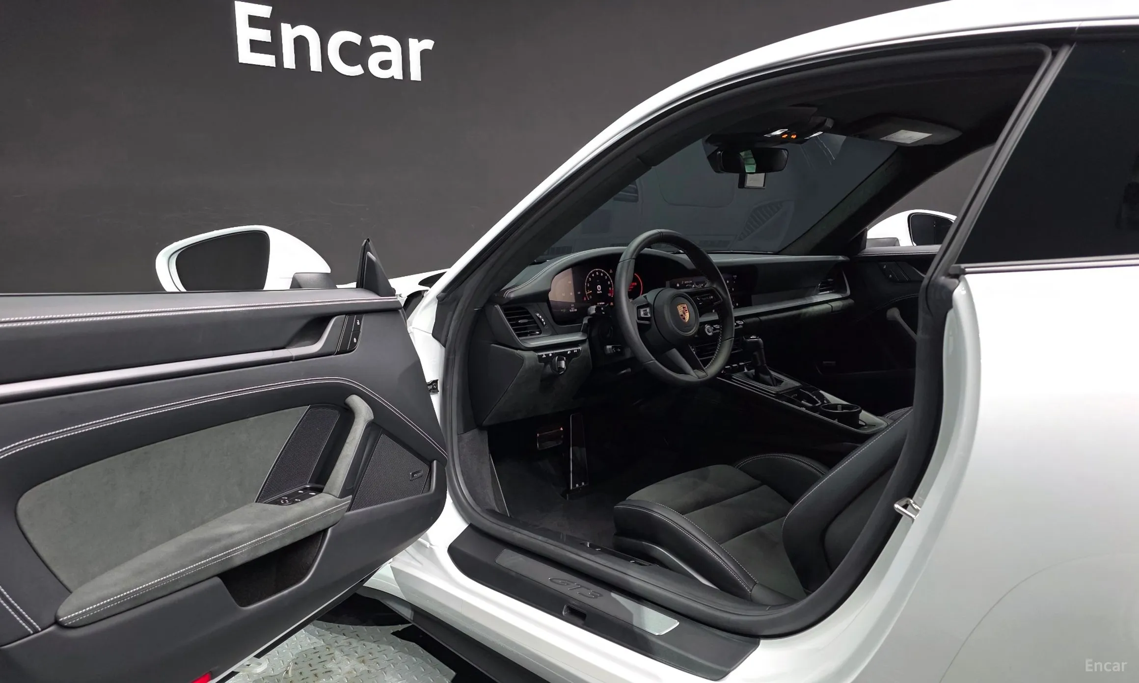 Porsche 911 (992) превью 10