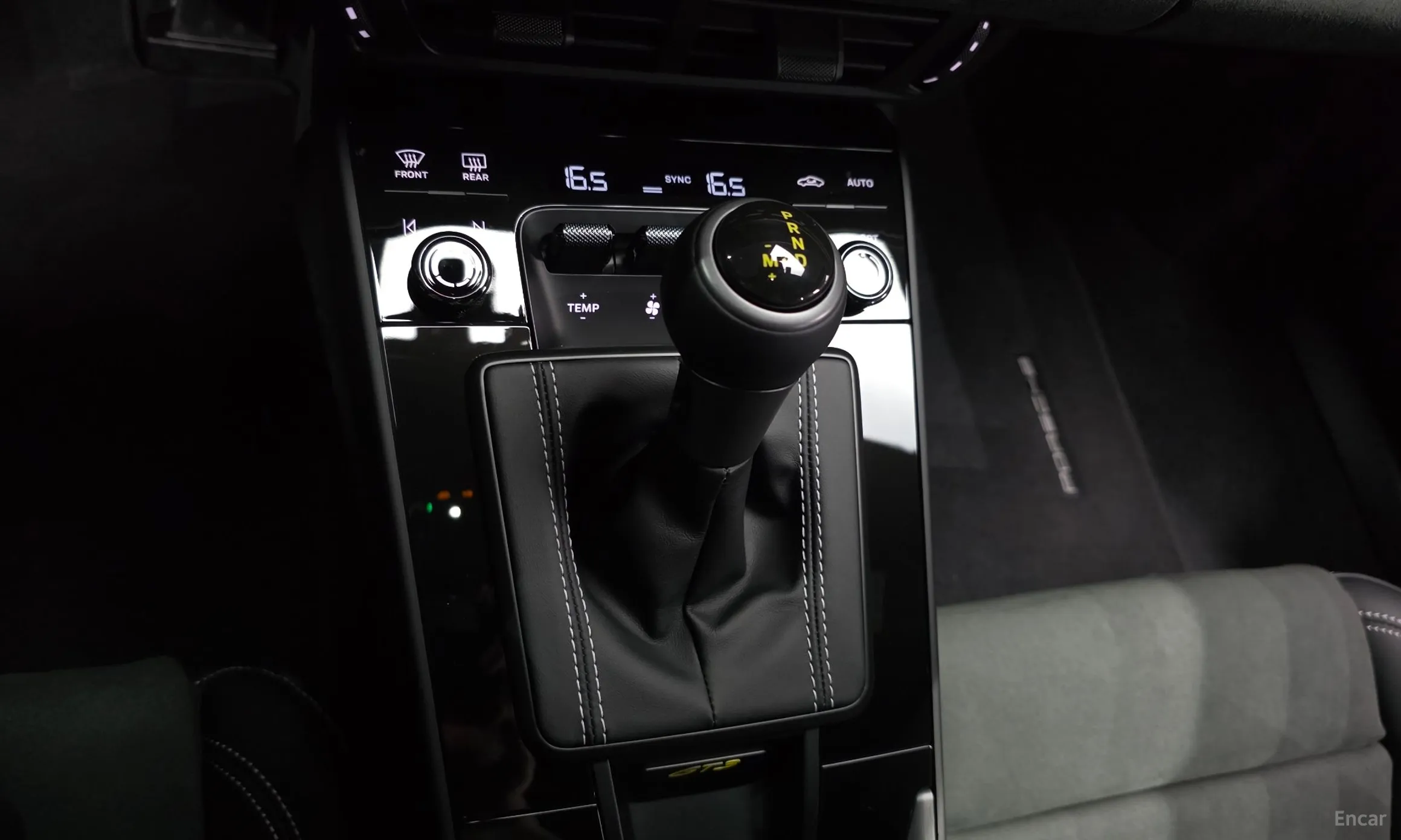 Porsche 911 (992) превью 9