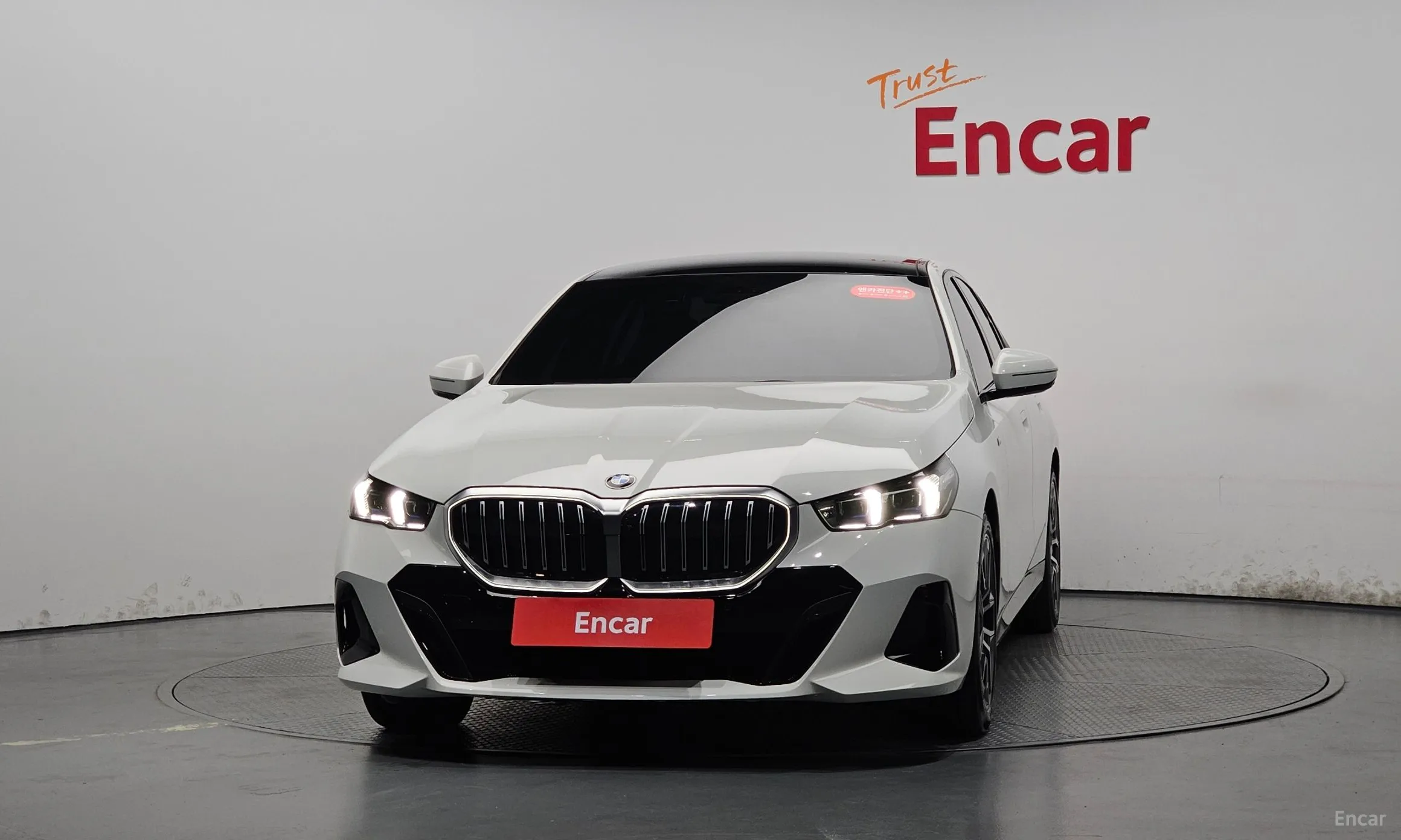 BMW 5 Series (G60) превью 3