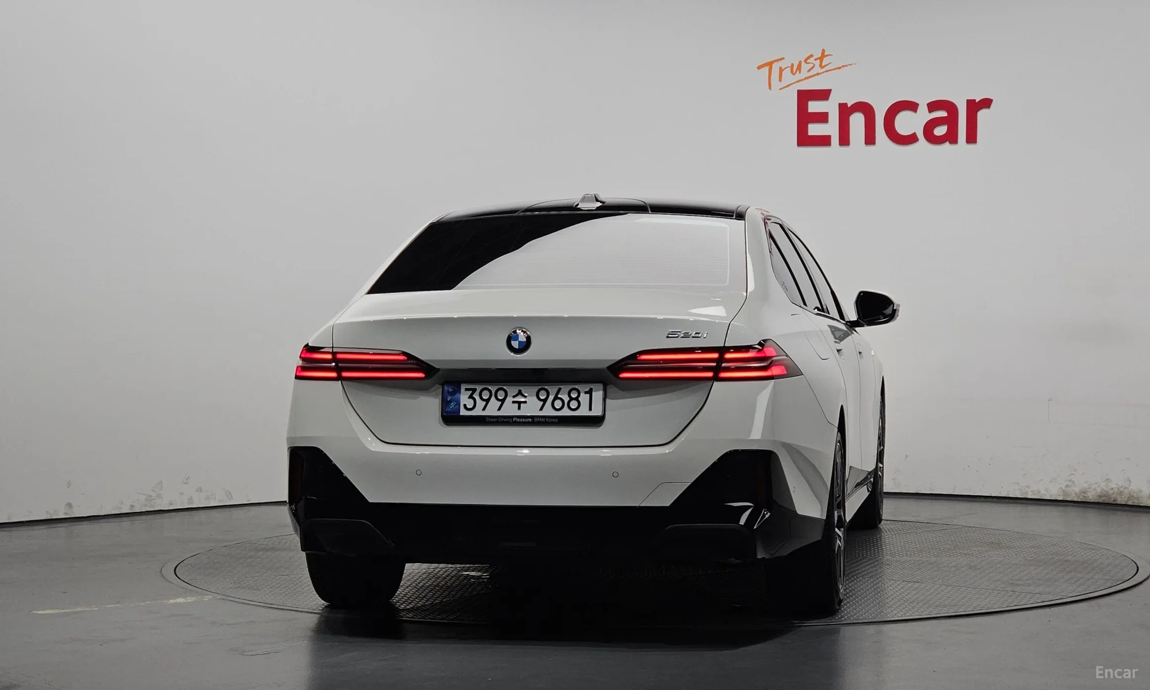 BMW 5 Series (G60) превью 4