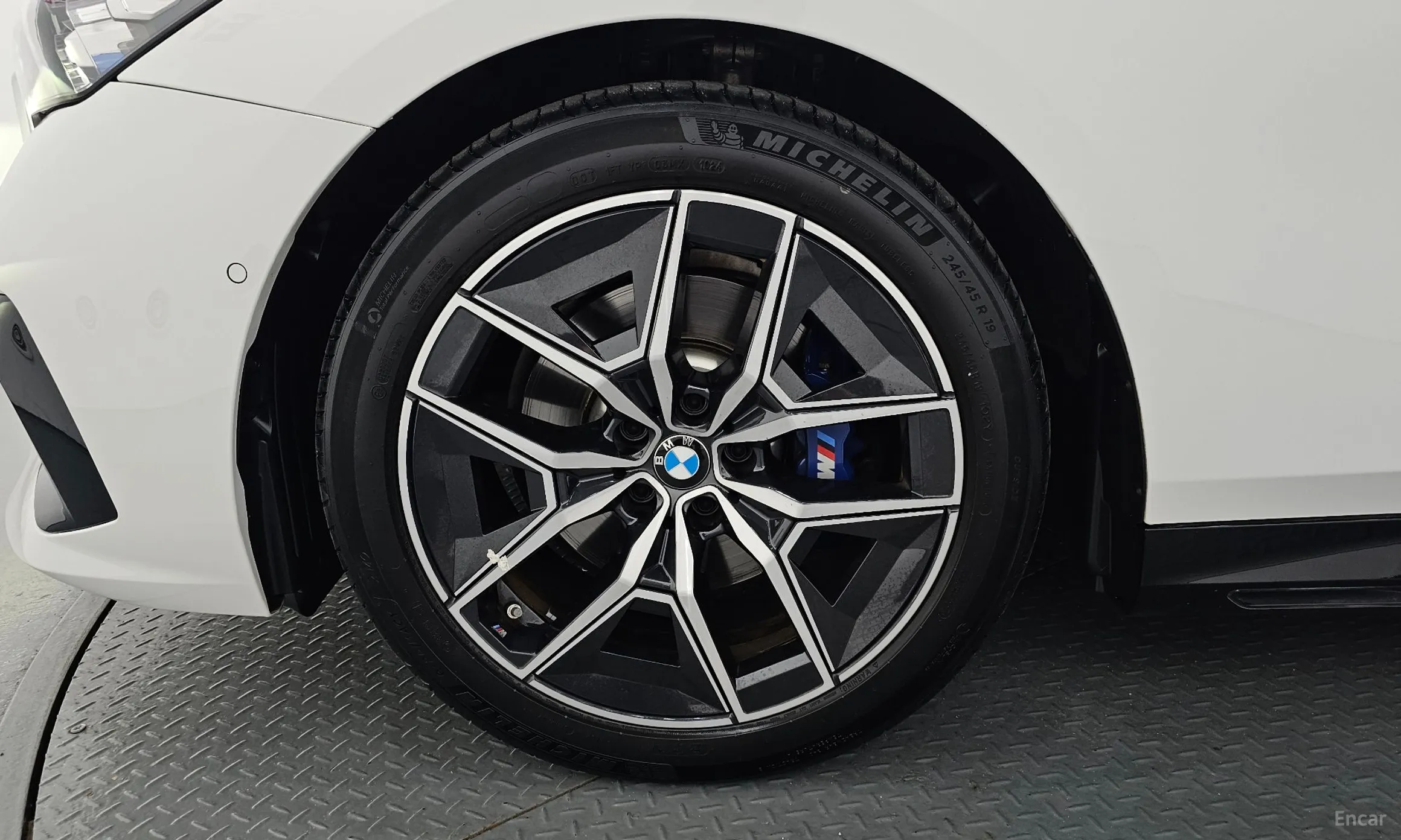 BMW 5 Series (G60) превью 5