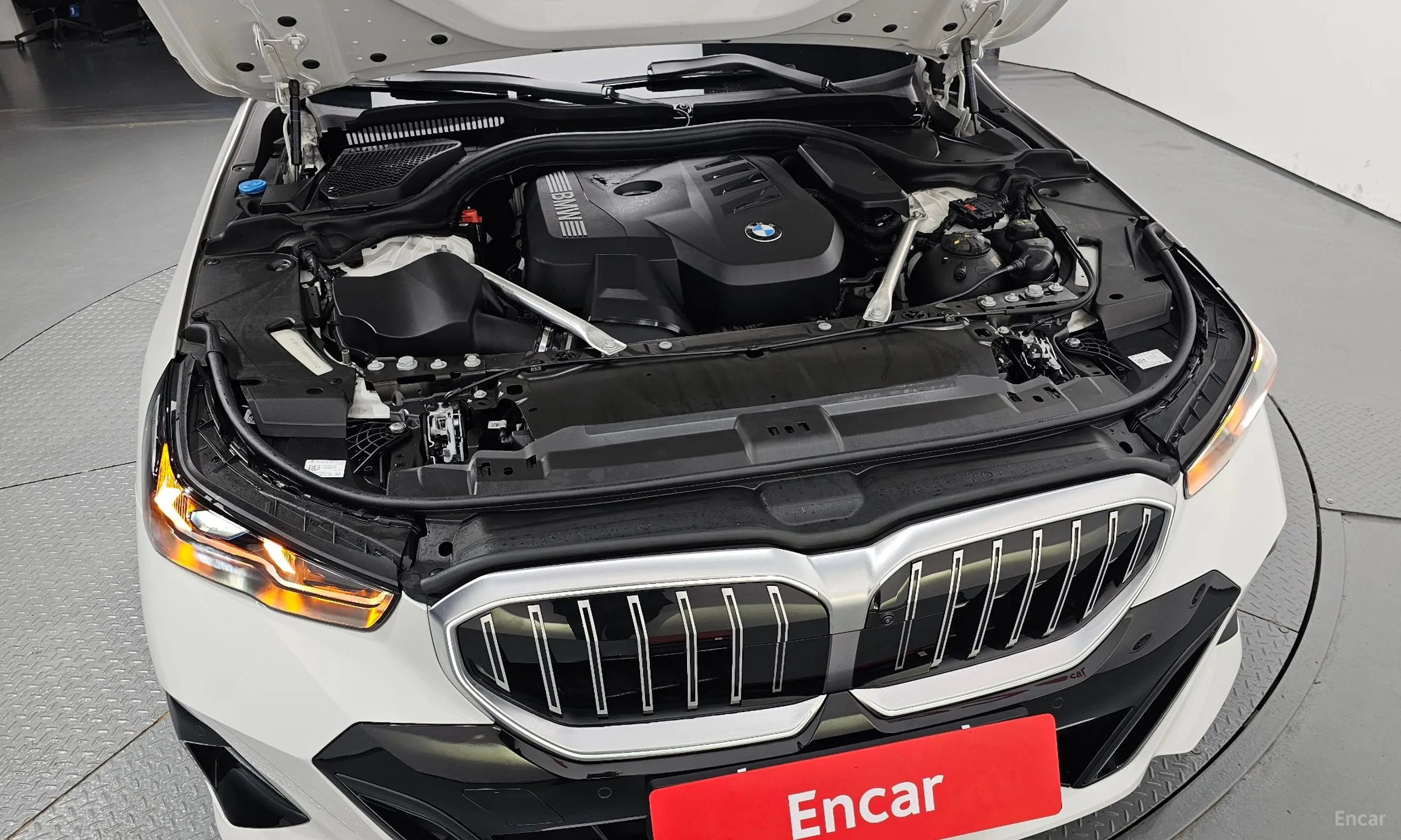 BMW 5 Series (G60) превью 6