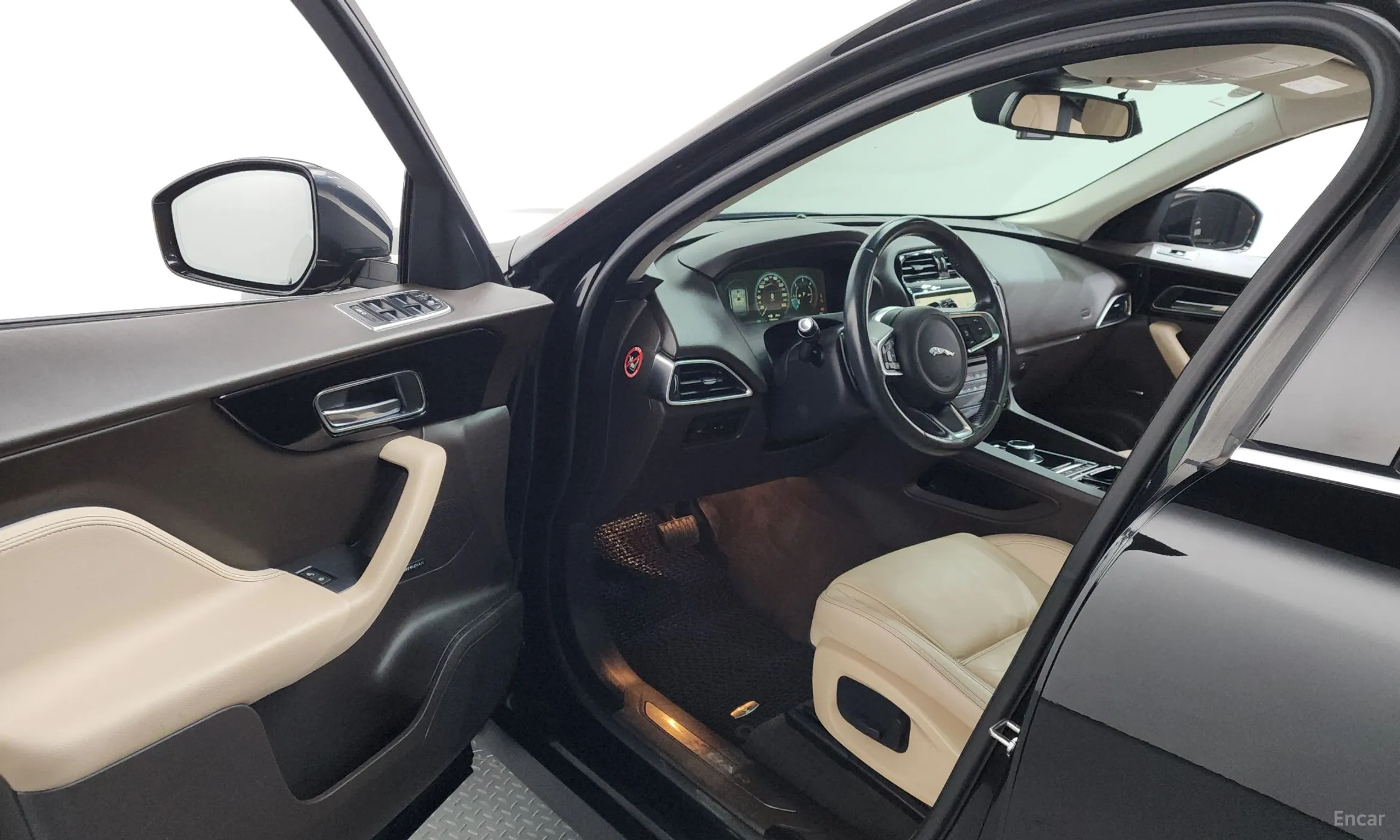 Jaguar F-PACE превью 10