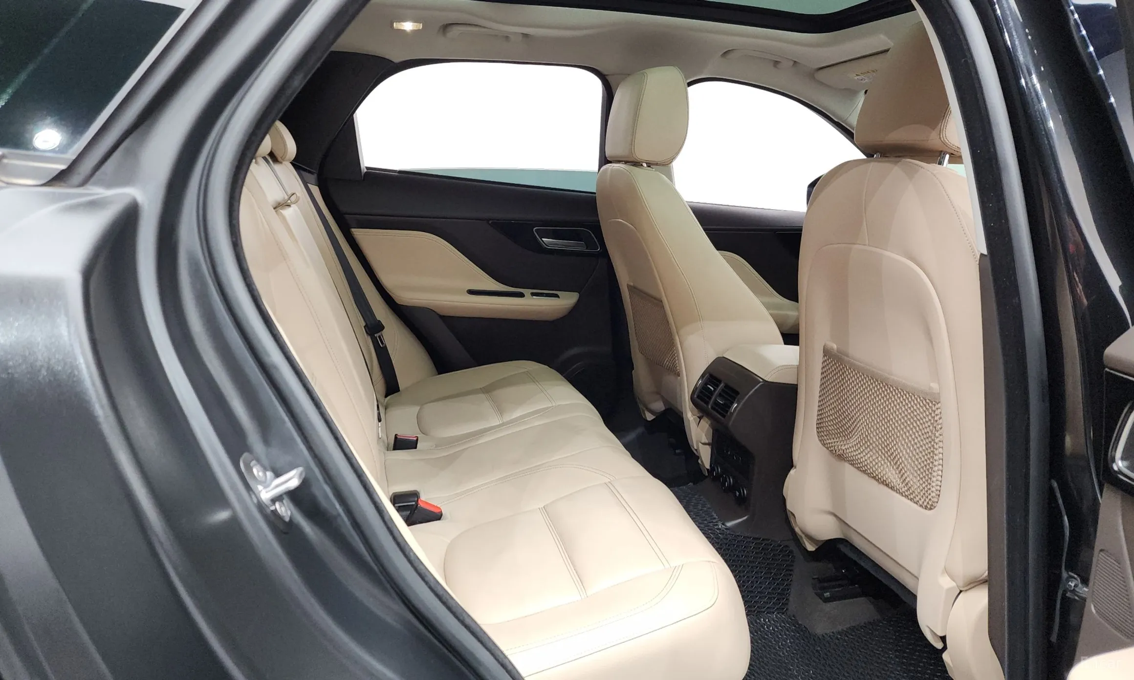 Jaguar F-PACE превью 12