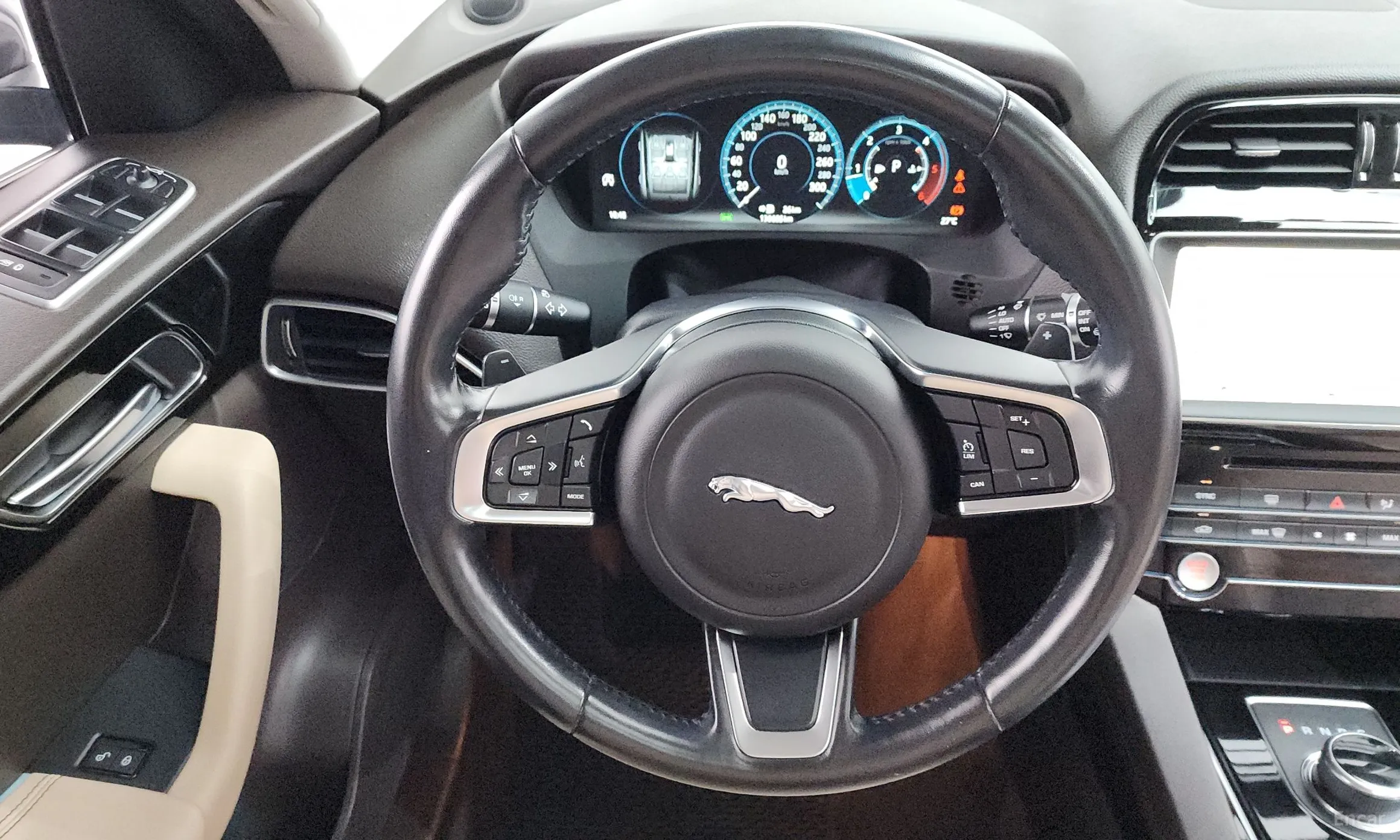 Jaguar F-PACE превью 15