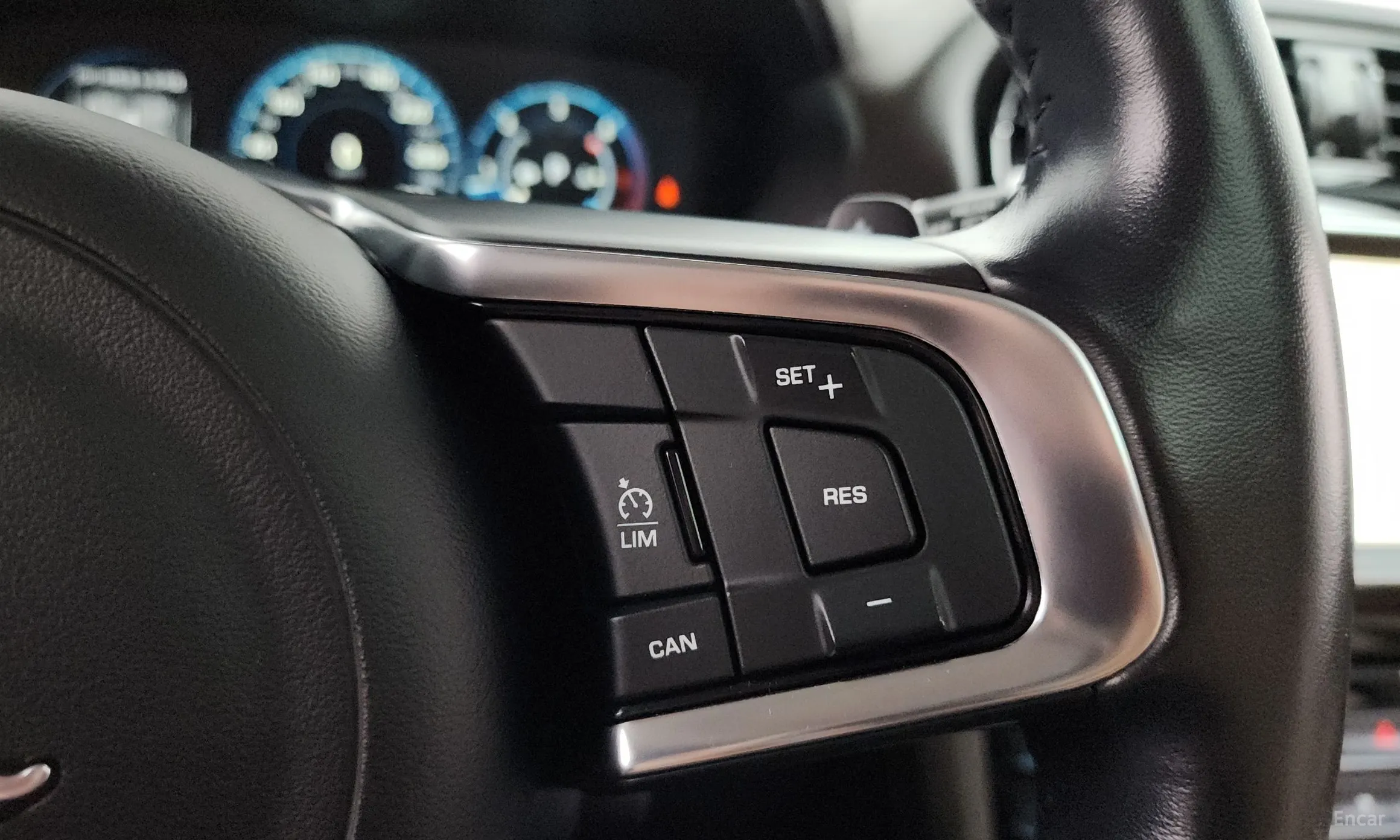 Jaguar F-PACE превью 17