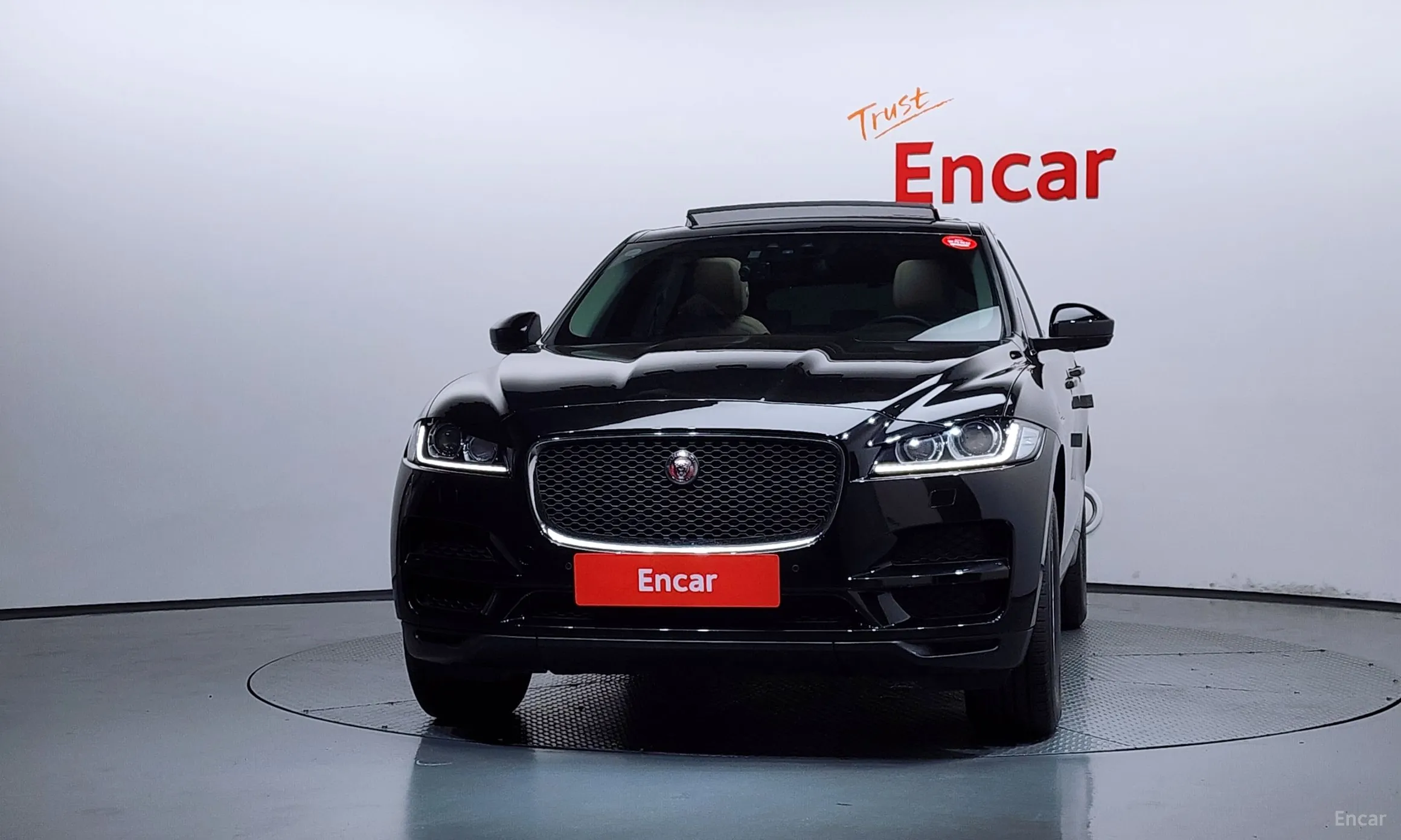 Jaguar F-PACE превью 3