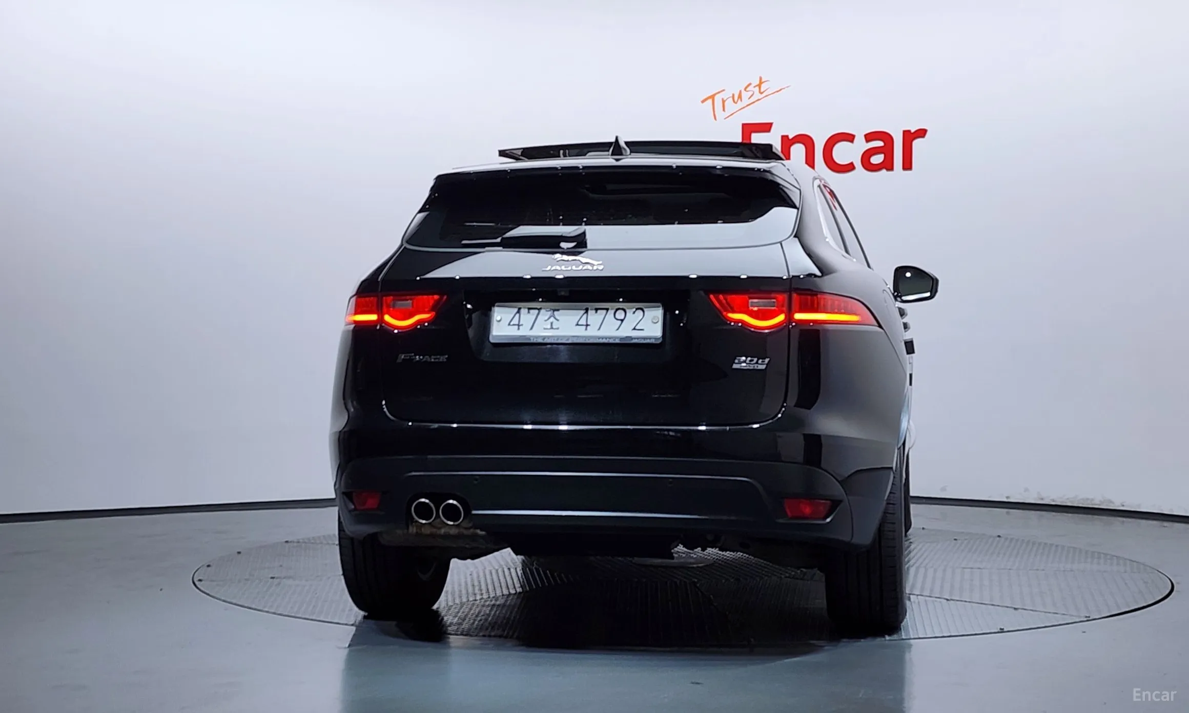 Jaguar F-PACE превью 4