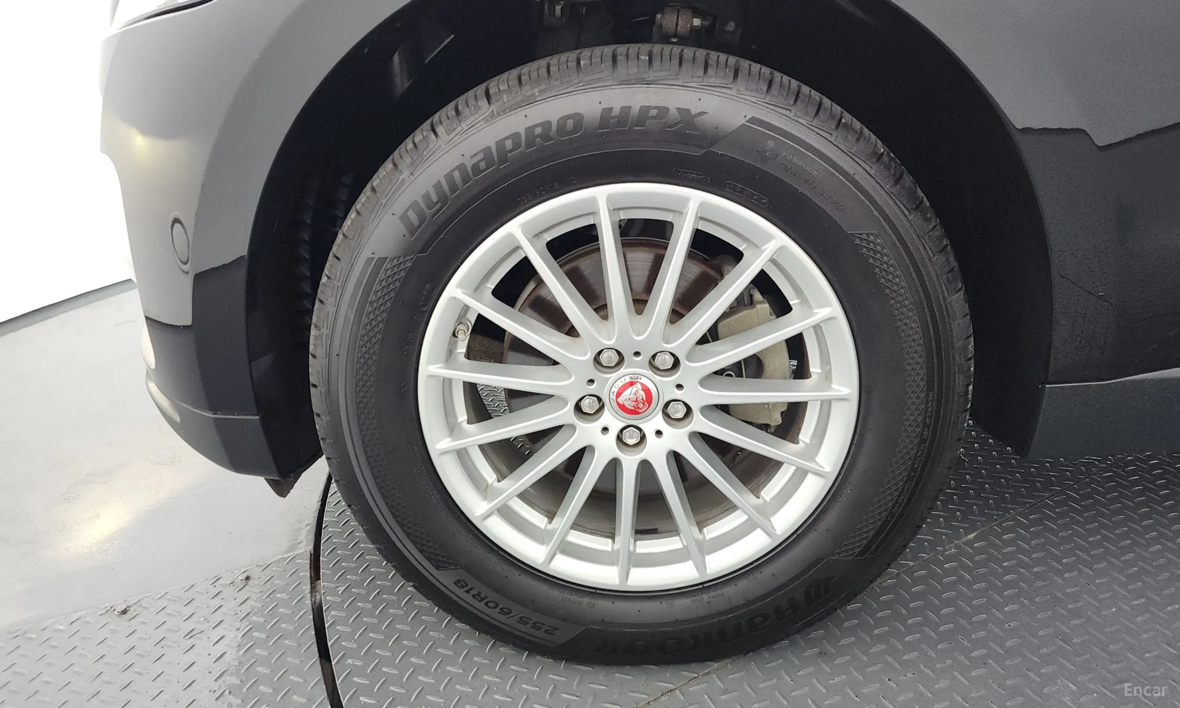 Jaguar F-PACE превью 5