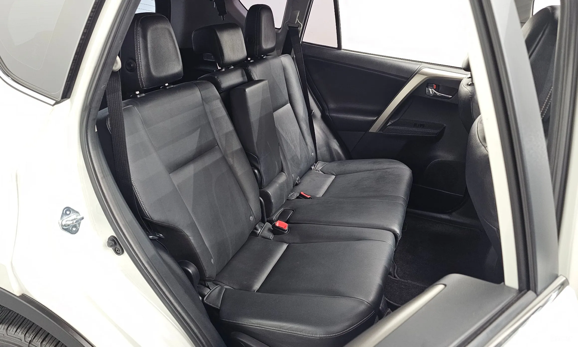 Toyota RAV4 превью 12