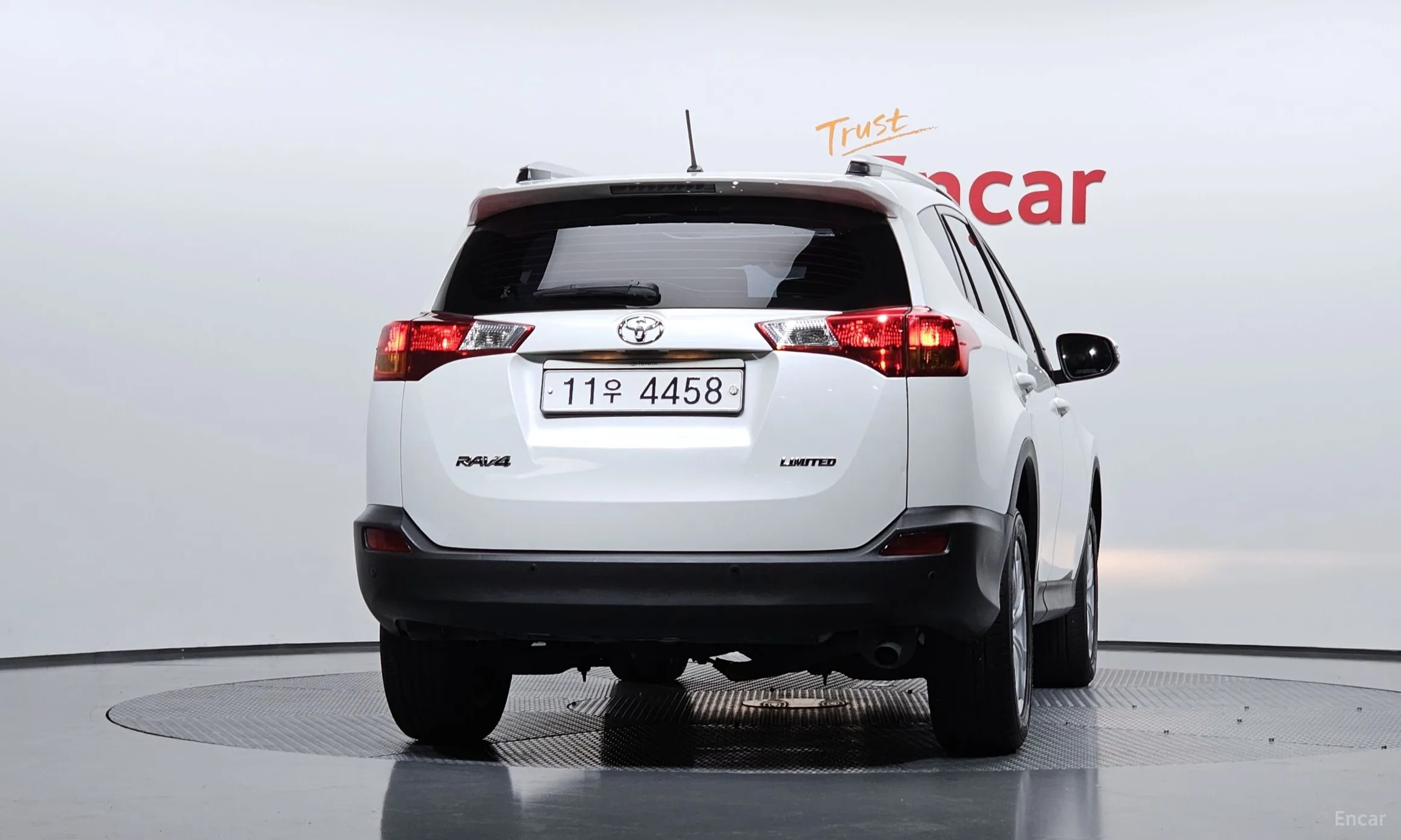 Toyota RAV4 превью 4