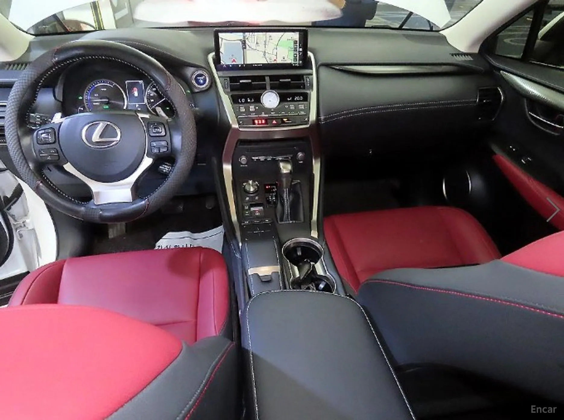 Lexus NX300h превью 10