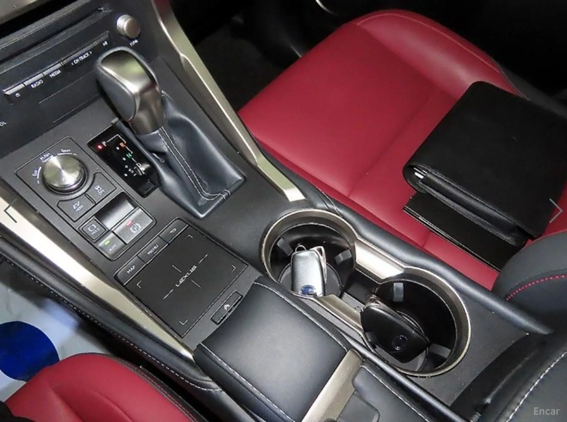Lexus NX300h превью 12