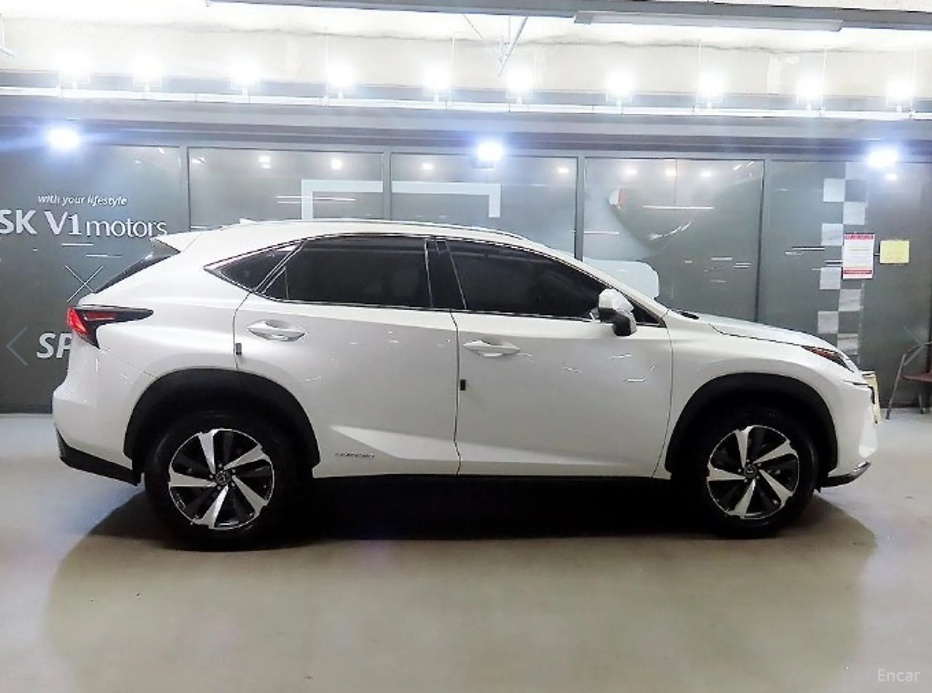 Lexus NX300h превью 3